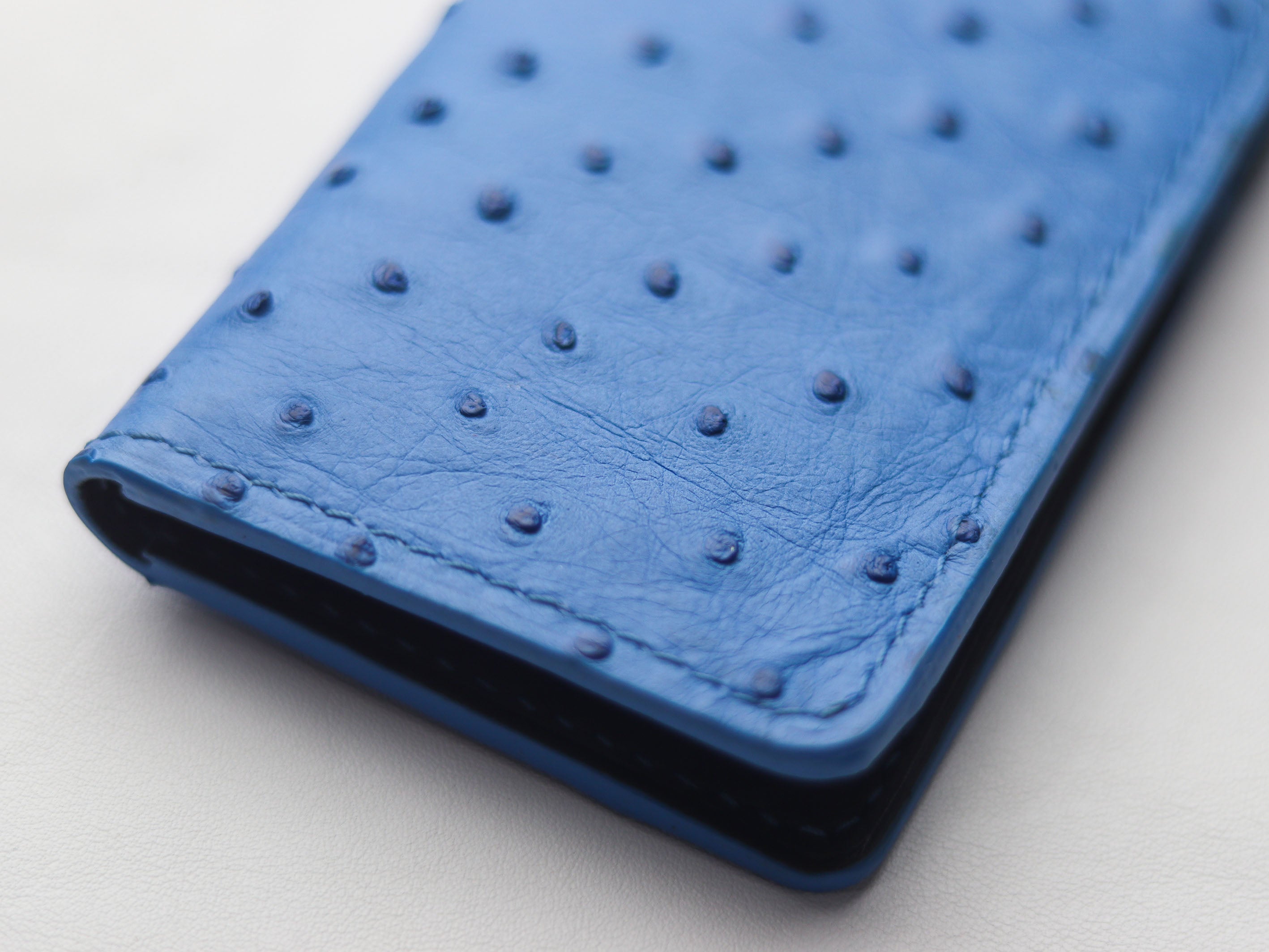 ARTEMUS - BIFOLD CARD WALLET AZURE BLUE OSTRICH SKIN