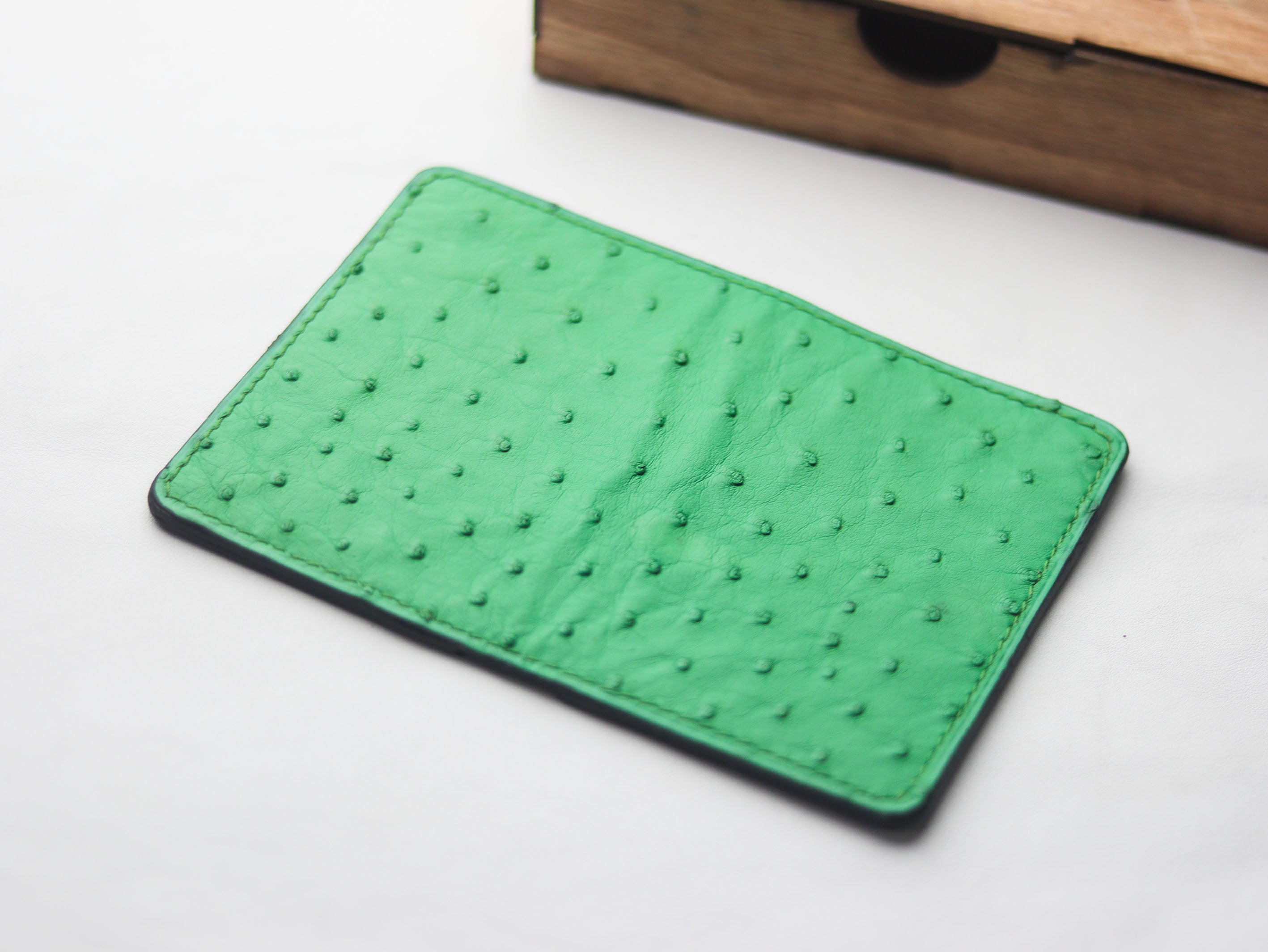 ARTEMUS - BIFOLD CARD WALLET PARAKEET GREEN OSTRICH SKIN