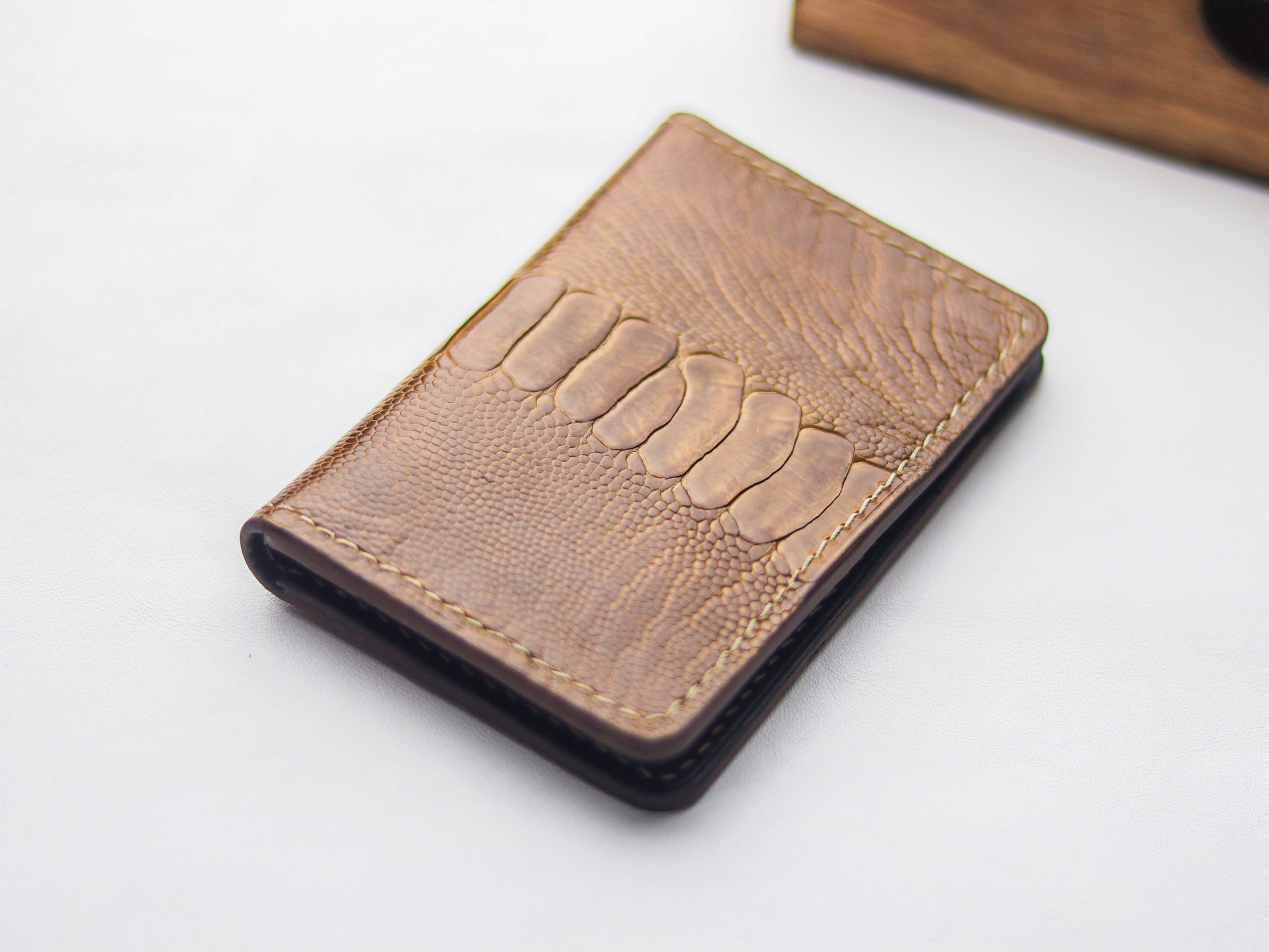 ARTEMUS - BIFOLD CARD WALLET CINNAMON BROWN OSTRICH LEG SKIN