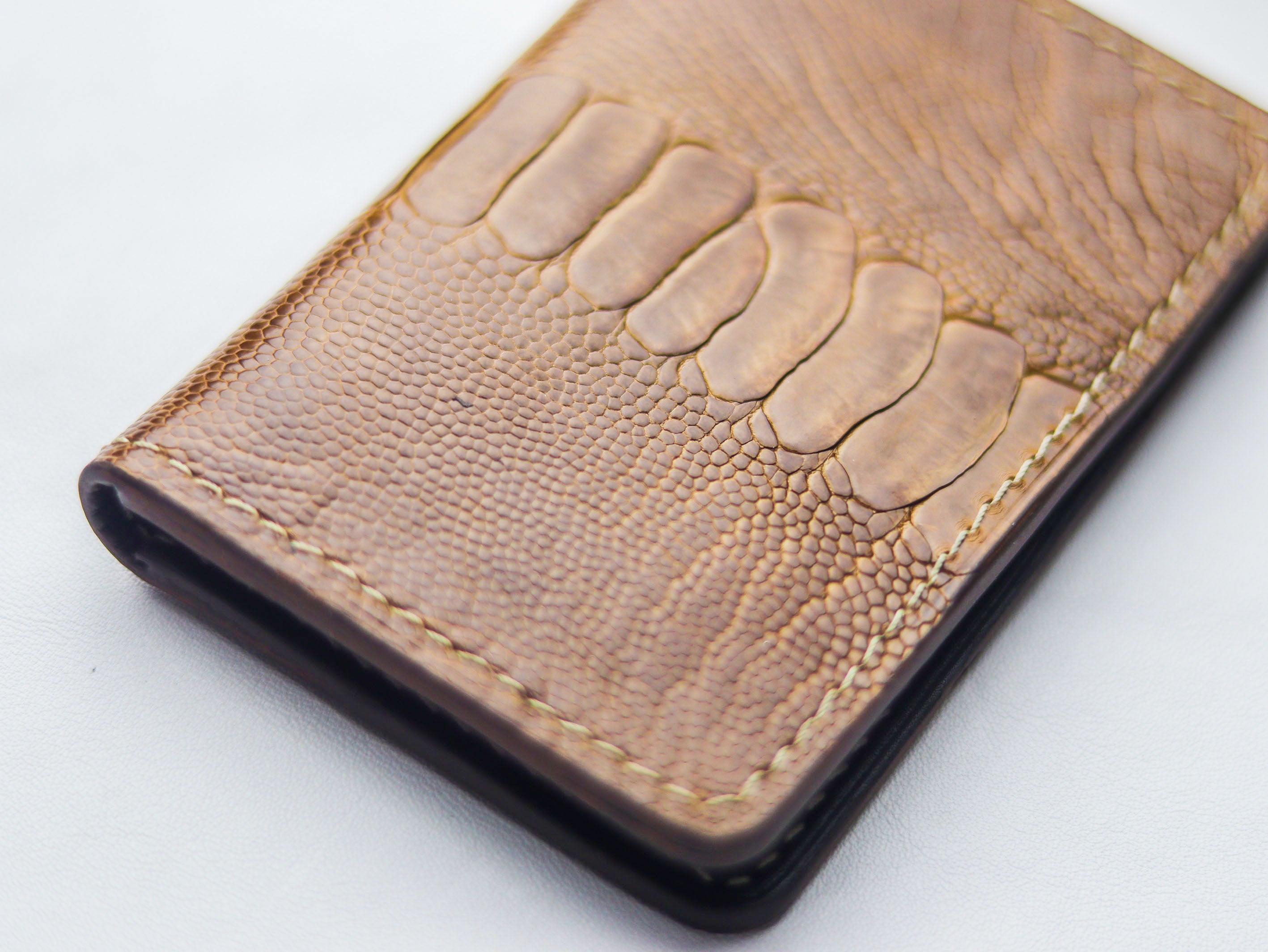 ARTEMUS - BIFOLD CARD WALLET CINNAMON BROWN OSTRICH LEG SKIN