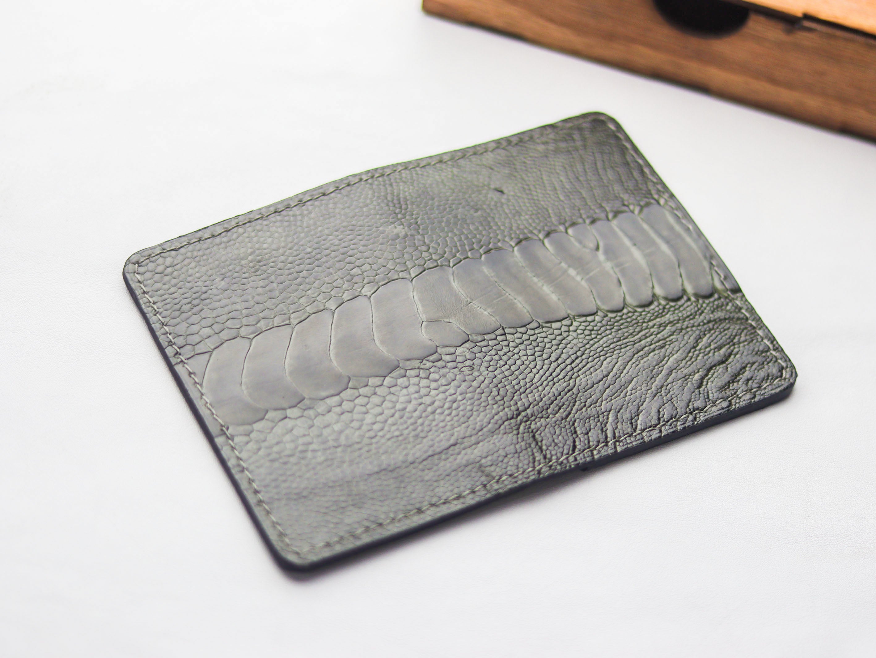 ARTEMUS - BIFOLD CARD WALLET GRAPHITE GRAY OSTRICH LEG SKIN