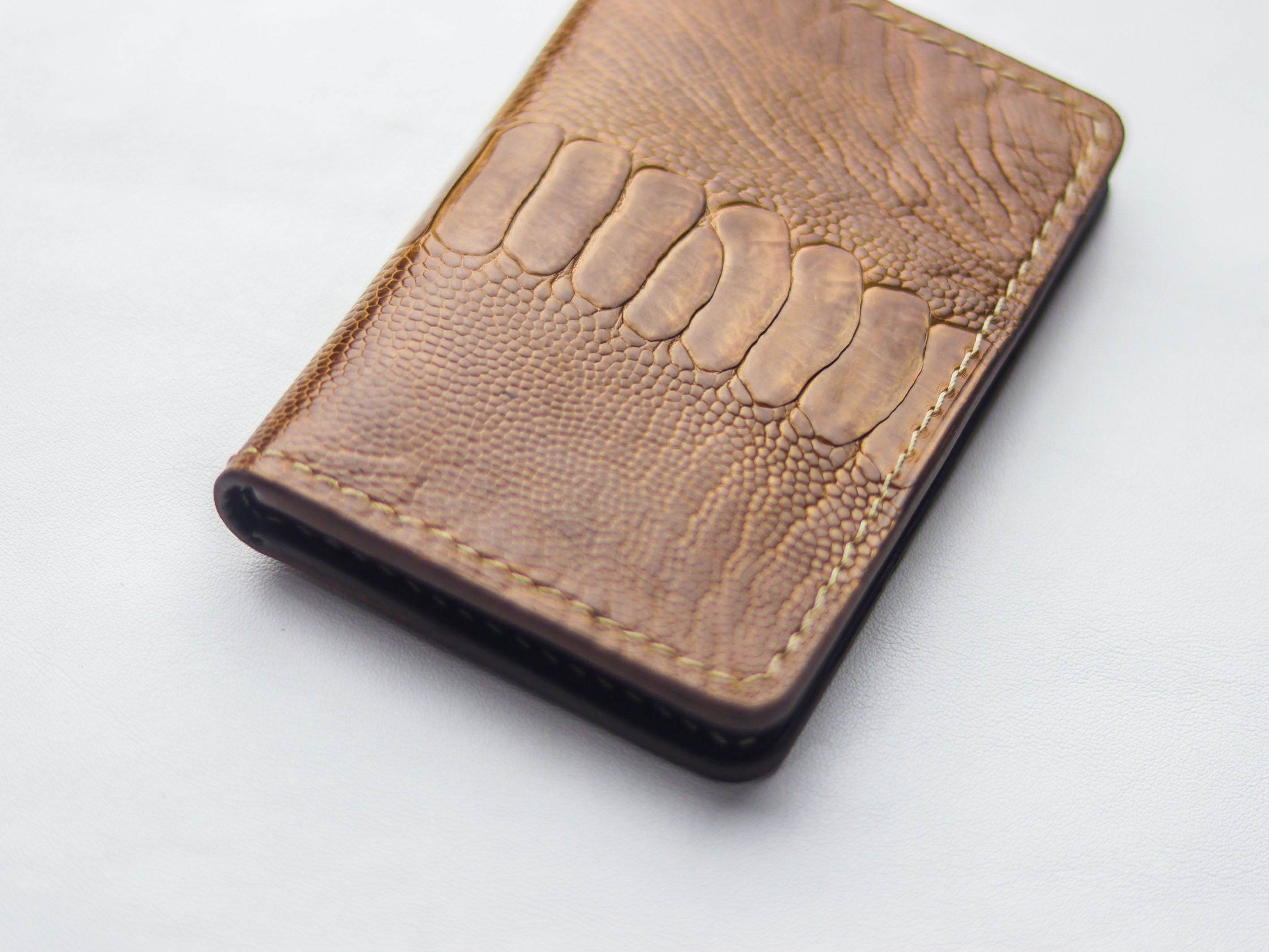 ARTEMUS - BIFOLD CARD WALLET CINNAMON BROWN OSTRICH LEG SKIN