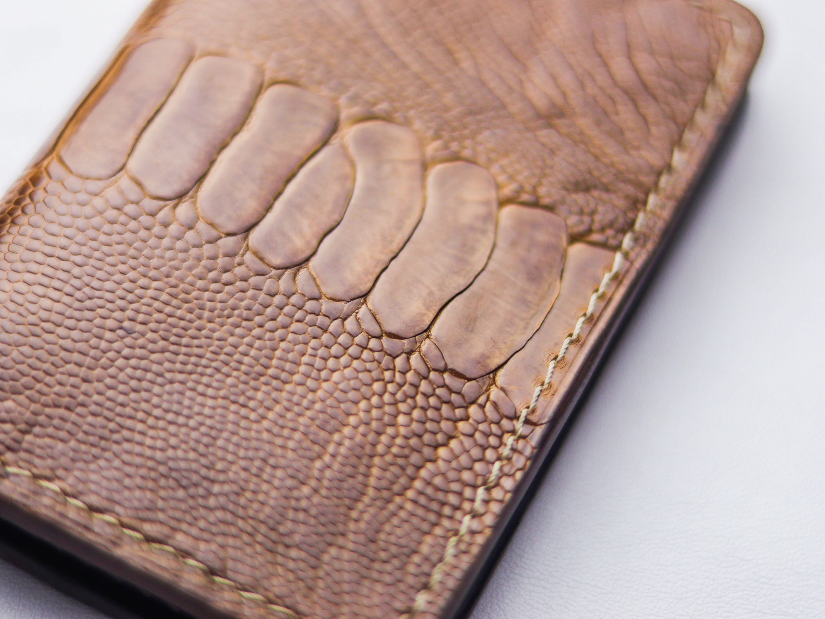 ARTEMUS - BIFOLD CARD WALLET CINNAMON BROWN OSTRICH LEG SKIN