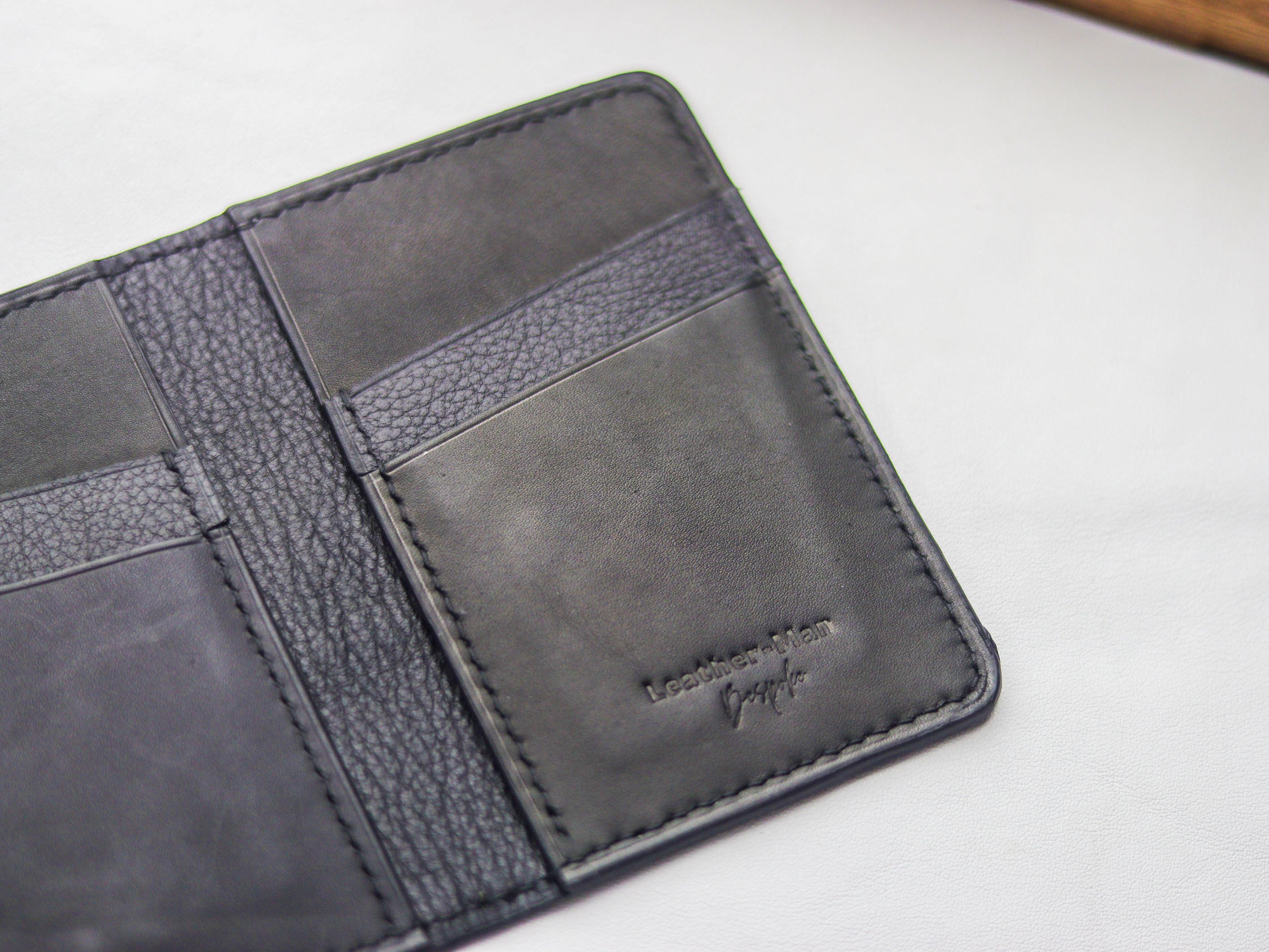 ARTEMUS - BIFOLD CARD WALLET RAVEN BLACK OSTRICH LEG SKIN