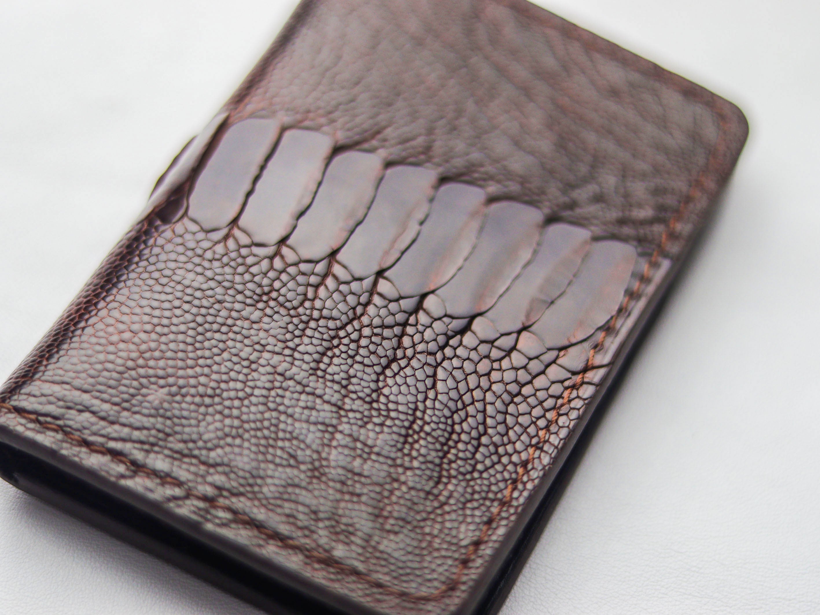 ARTEMUS - BIFOLD CARD WALLET PECAN BROWN OSTRICH LEG SKIN