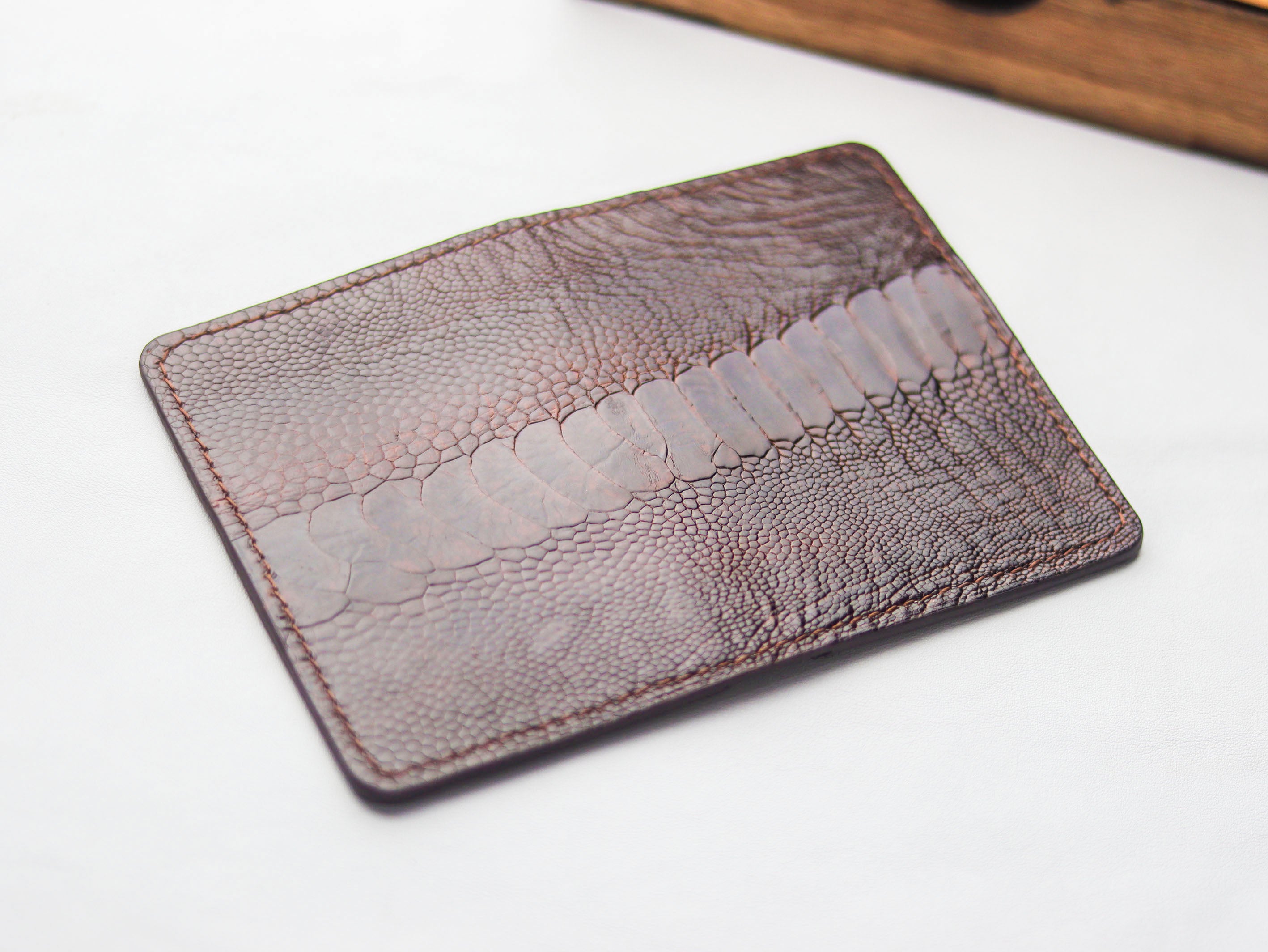 ARTEMUS - BIFOLD CARD WALLET PECAN BROWN OSTRICH LEG SKIN