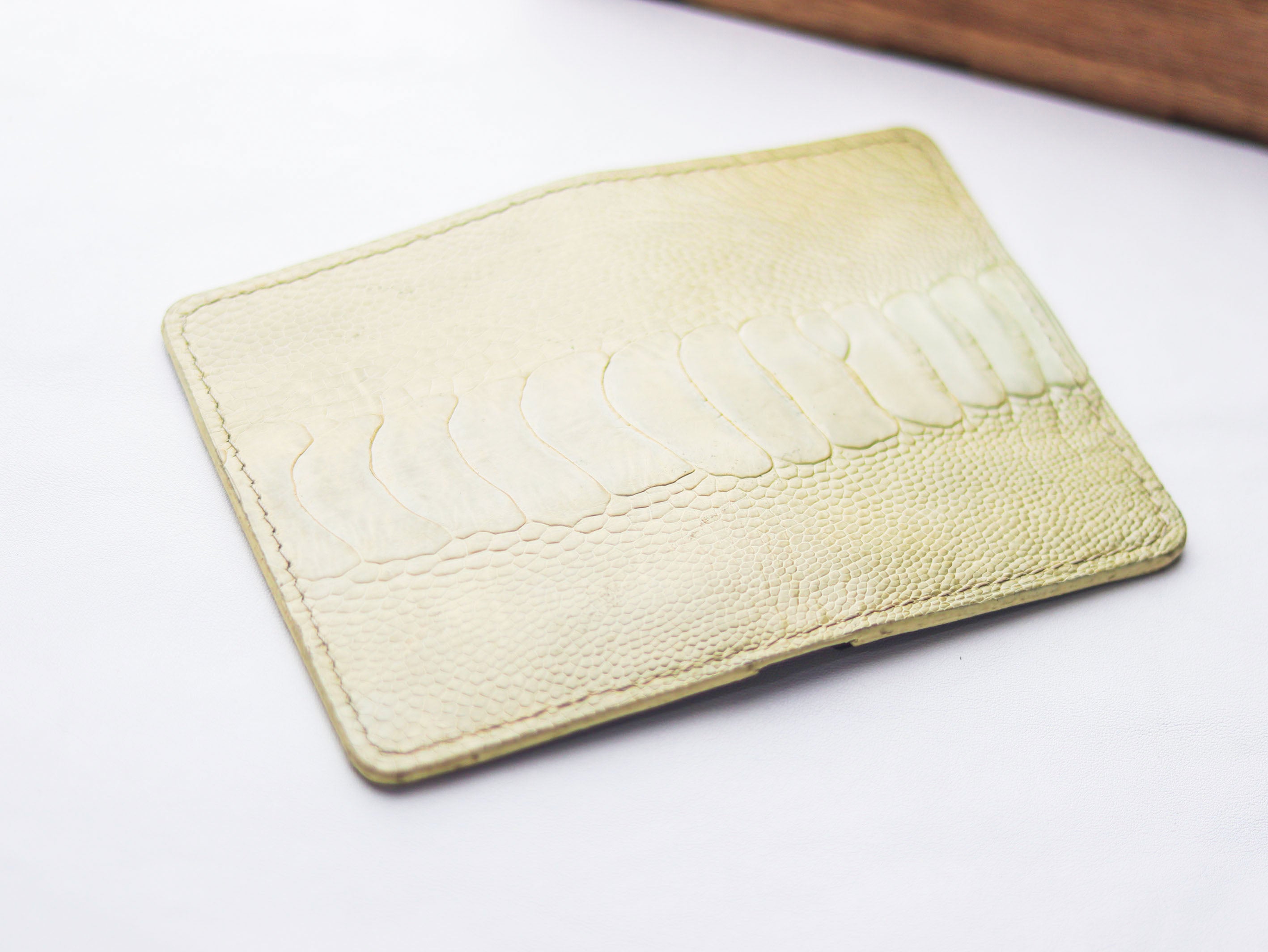 ARTEMUS - BIFOLD CARD WALLET PARCHMENT BIEGE OSTRICH LEG SKIN