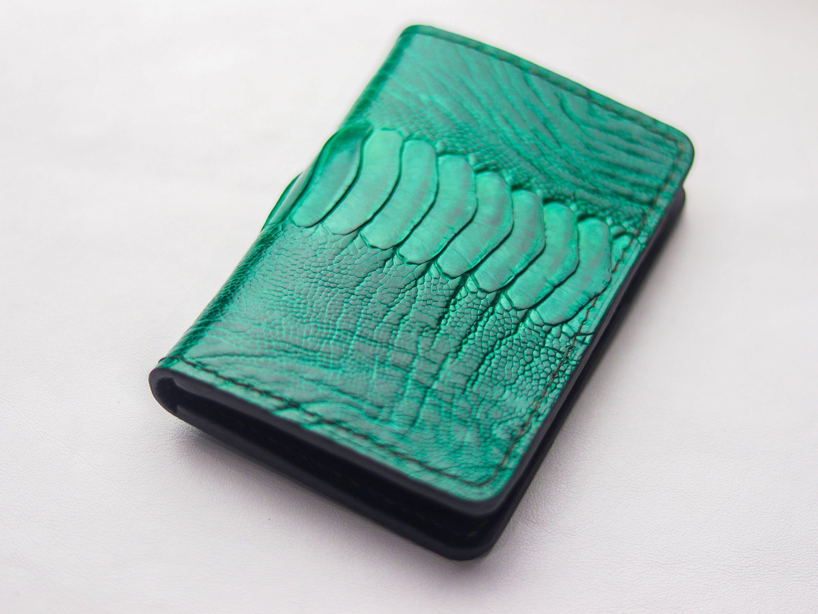 ARTEMUS - BIFOLD CARD WALLET EMERALD GREEN OSTRICH LEG SKIN