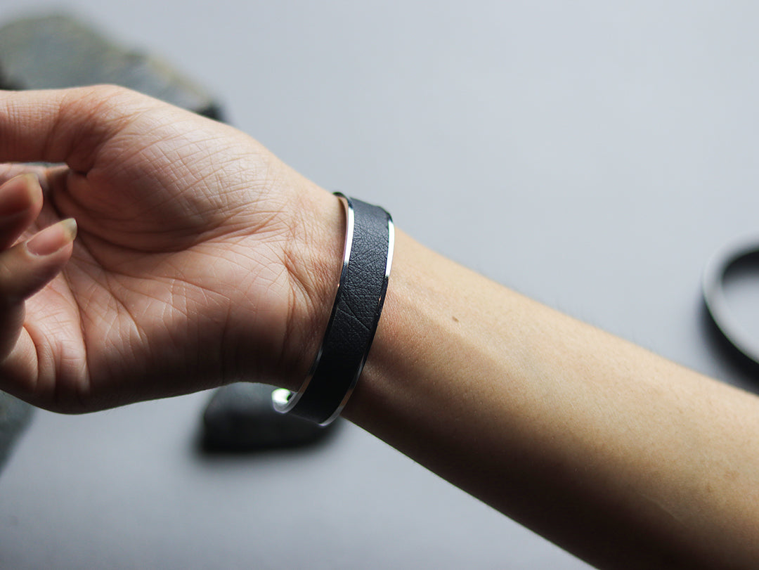BLISK - OSTRICH SKIN CUFFS