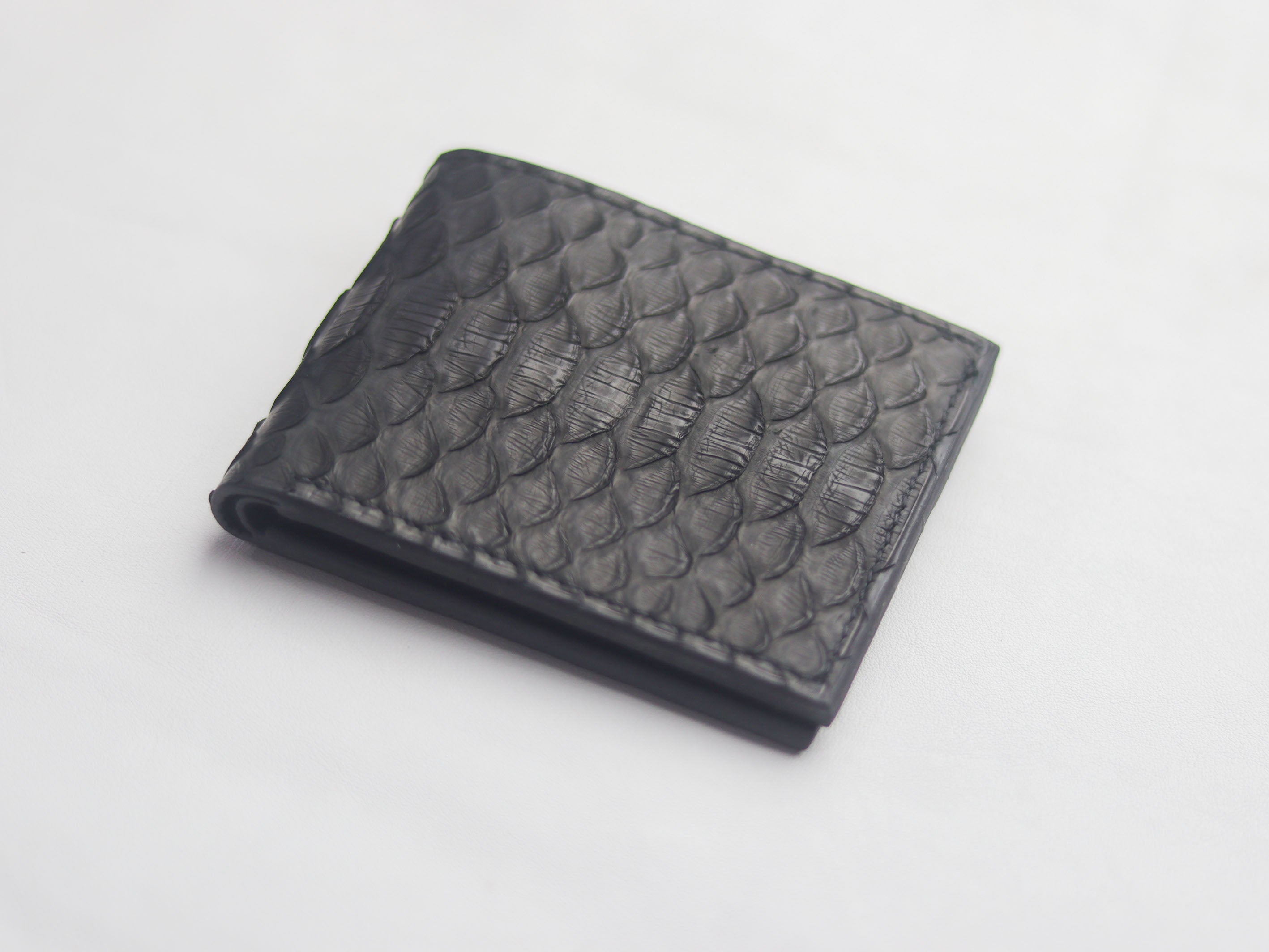 WYNTON - BIFOLD WALLET RAVEN BLACK PYTHON SKIN