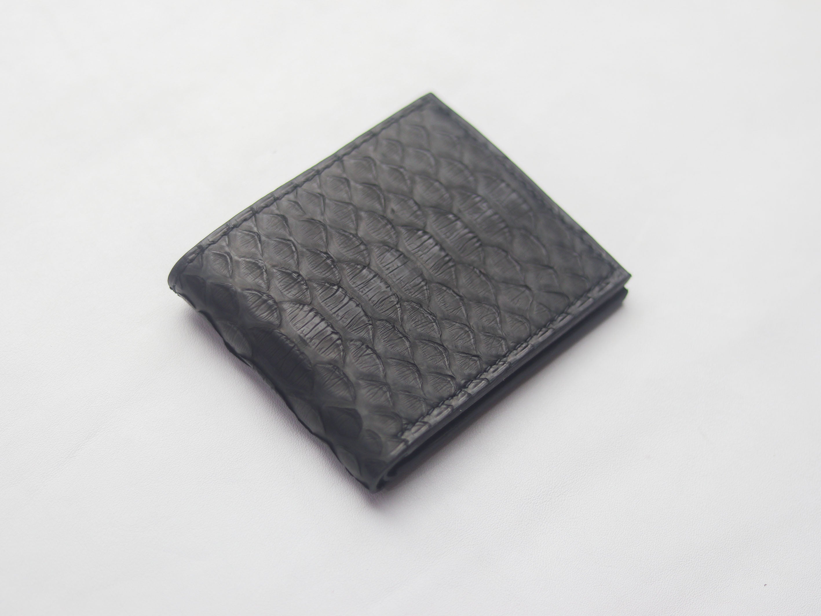 WYNTON - BIFOLD WALLET RAVEN BLACK PYTHON SKIN