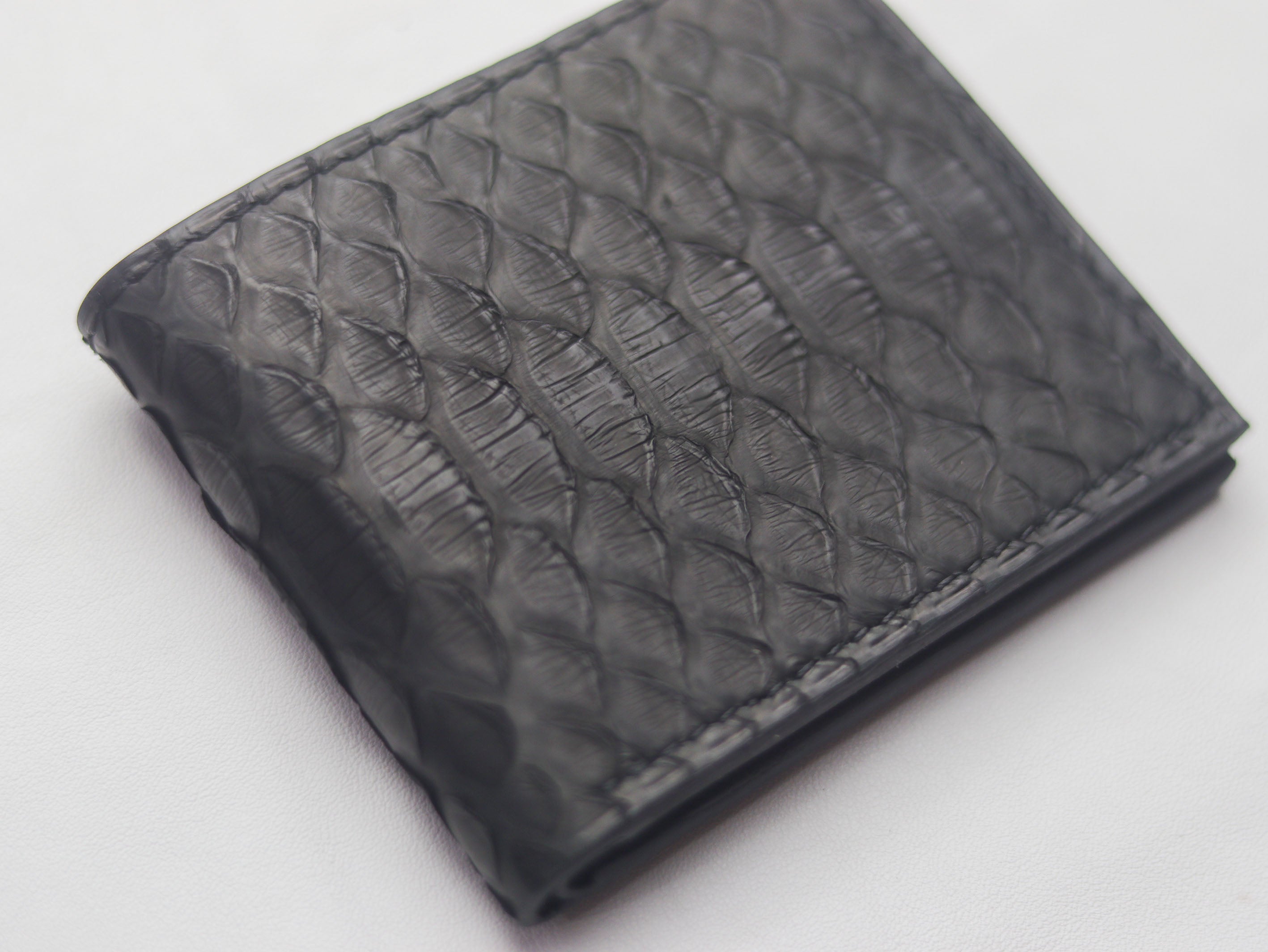 WYNTON - BIFOLD WALLET RAVEN BLACK PYTHON SKIN