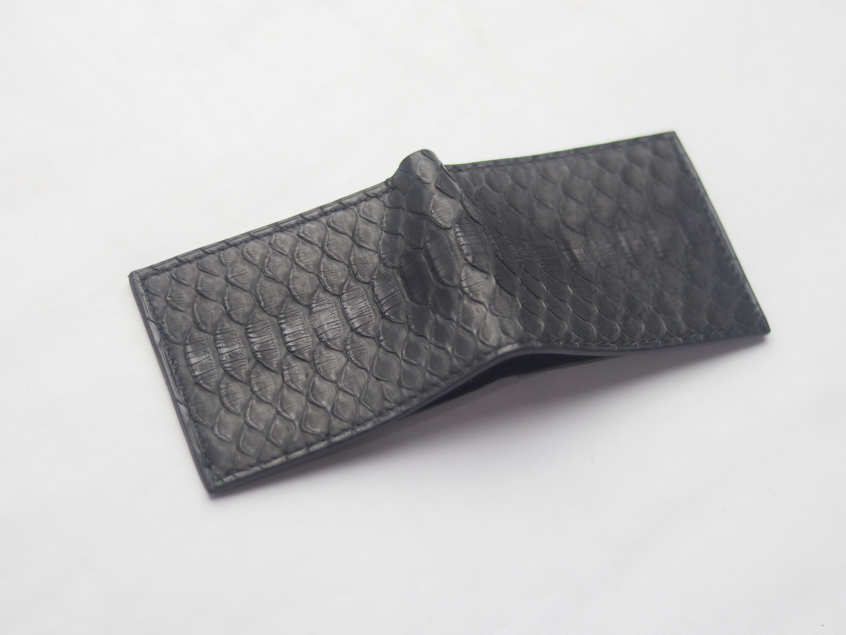 WYNTON - BIFOLD WALLET RAVEN BLACK PYTHON SKIN