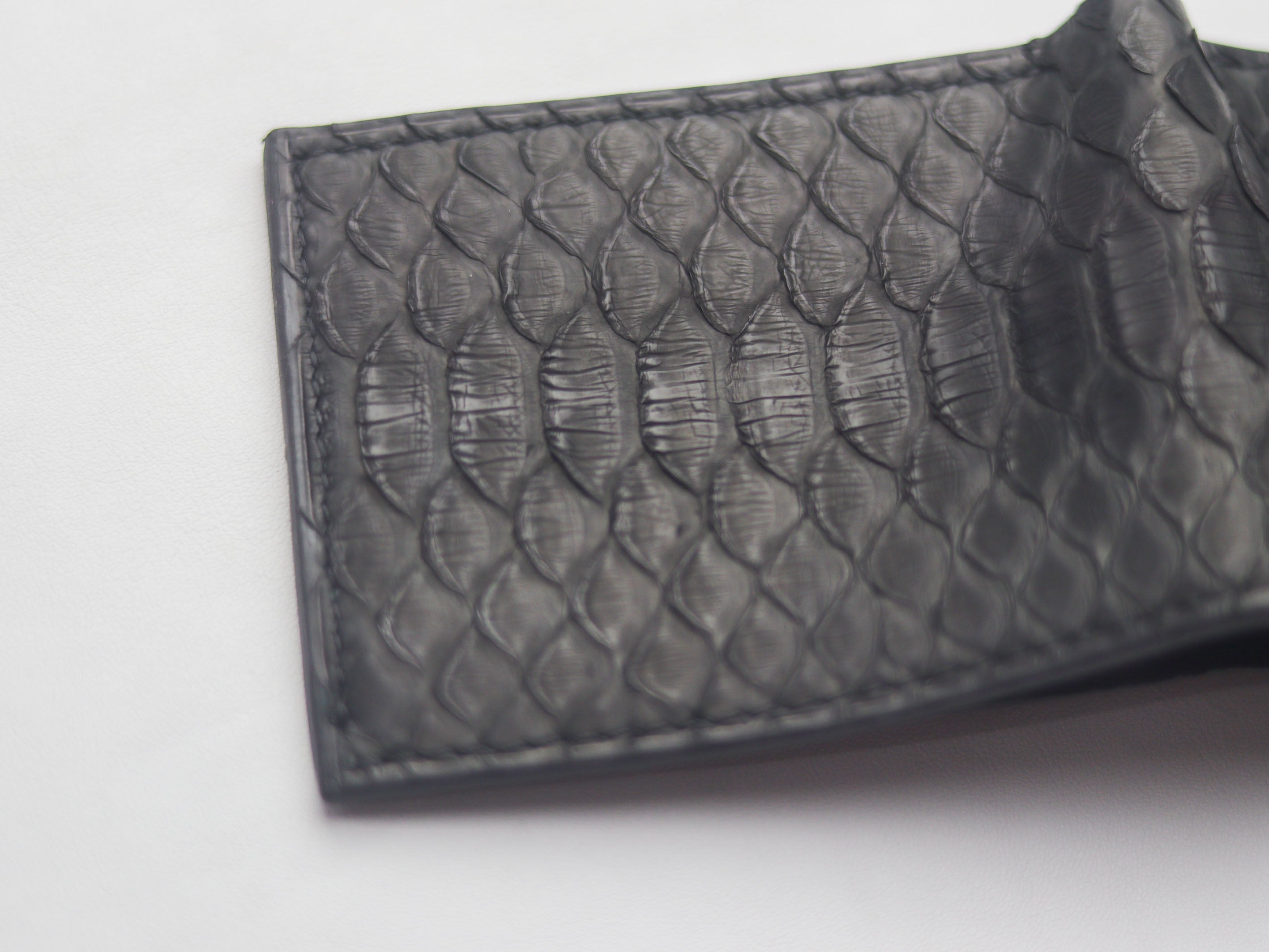 WYNTON - BIFOLD WALLET RAVEN BLACK PYTHON SKIN