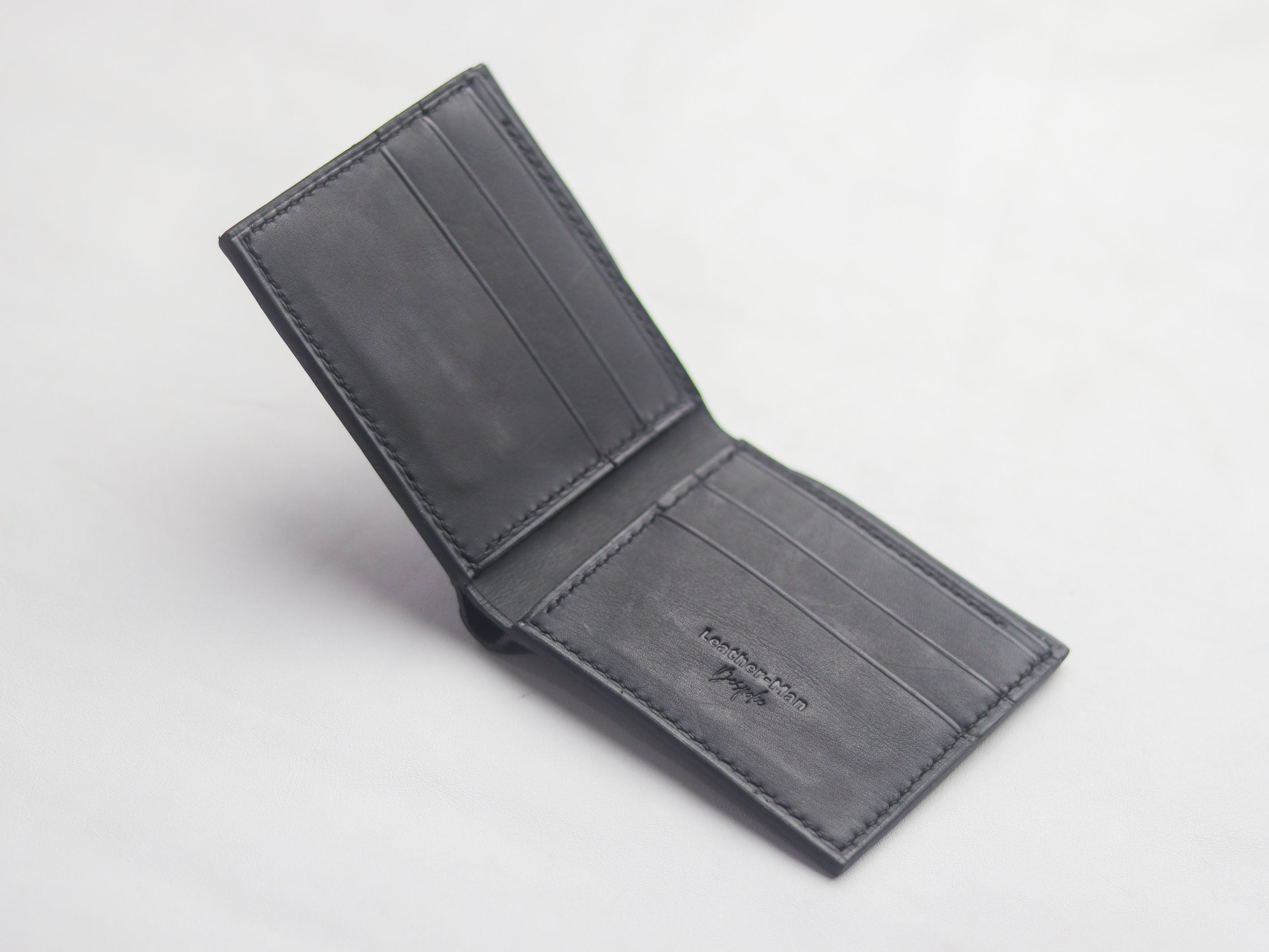 WYNTON - BIFOLD WALLET RAVEN BLACK PYTHON SKIN