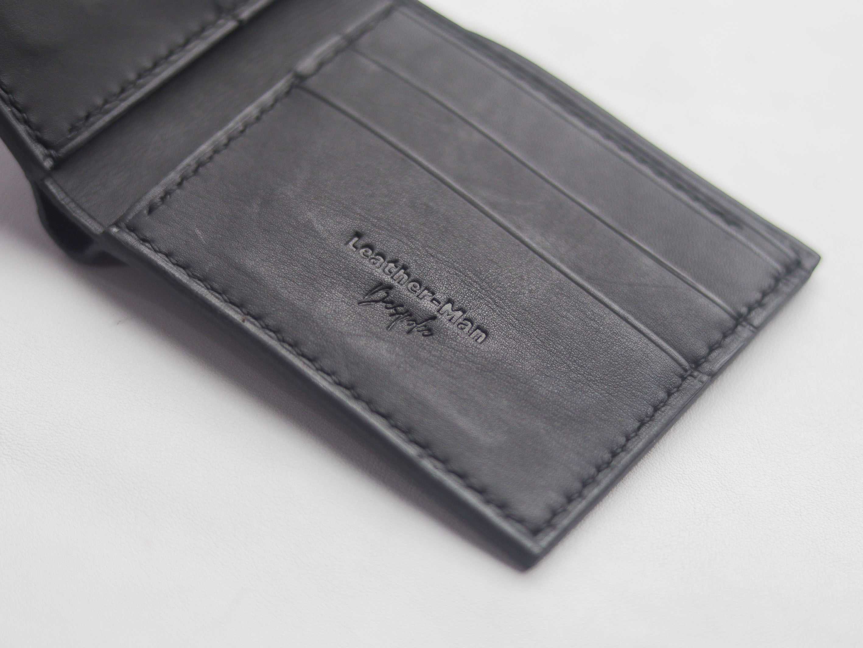 WYNTON - BIFOLD WALLET RAVEN BLACK PYTHON SKIN