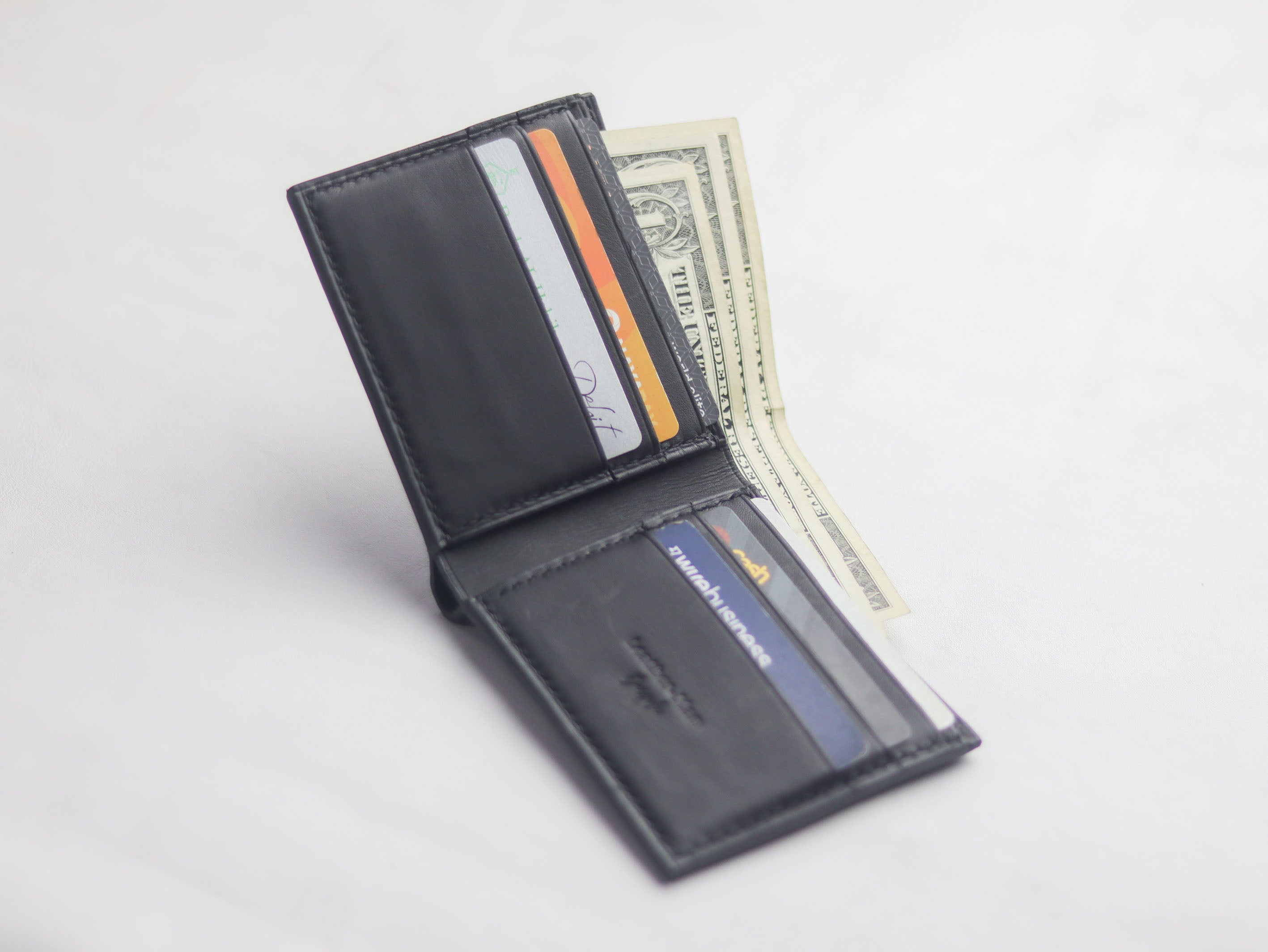 WYNTON - BIFOLD WALLET RAVEN BLACK PYTHON SKIN