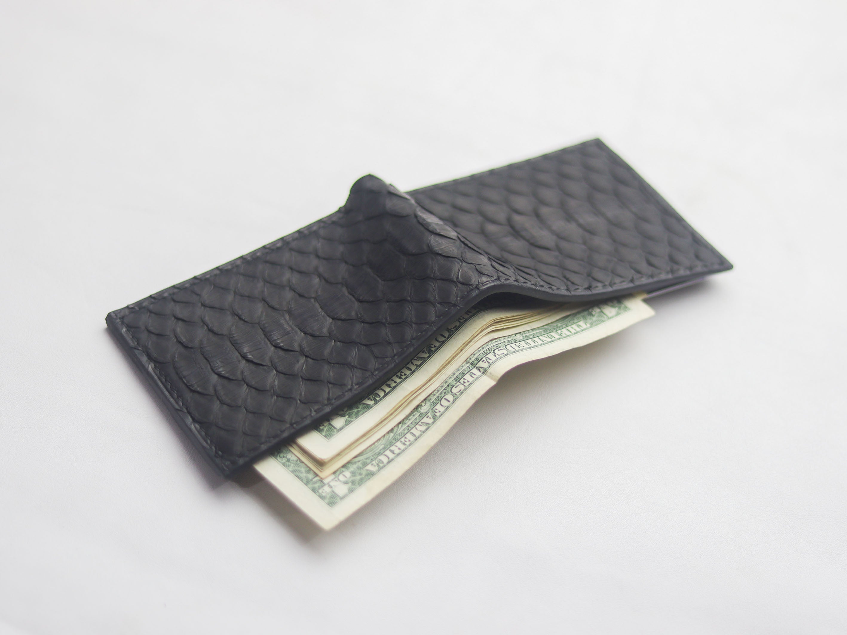 WYNTON - BIFOLD WALLET RAVEN BLACK PYTHON SKIN