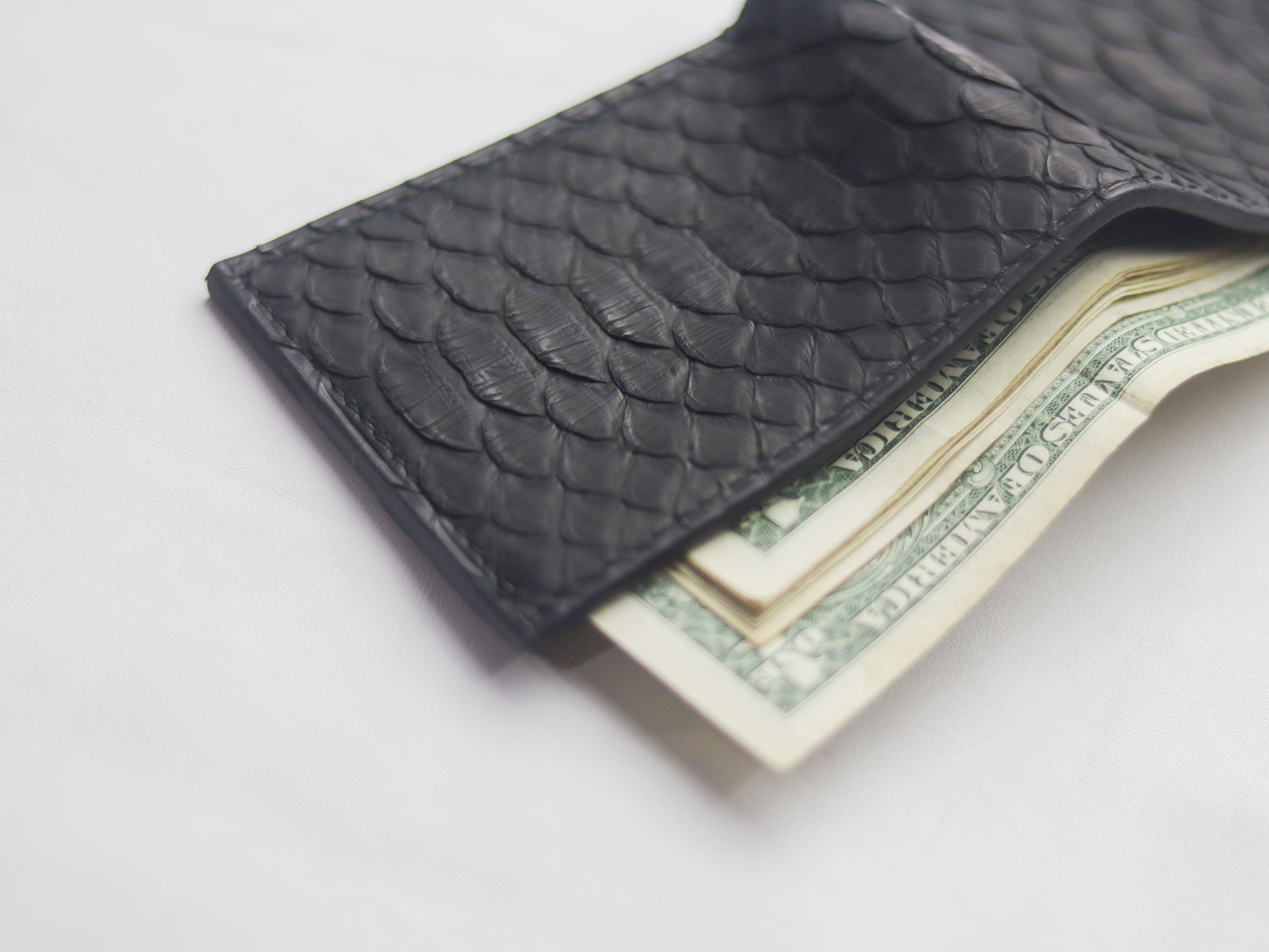 WYNTON - BIFOLD WALLET RAVEN BLACK PYTHON SKIN