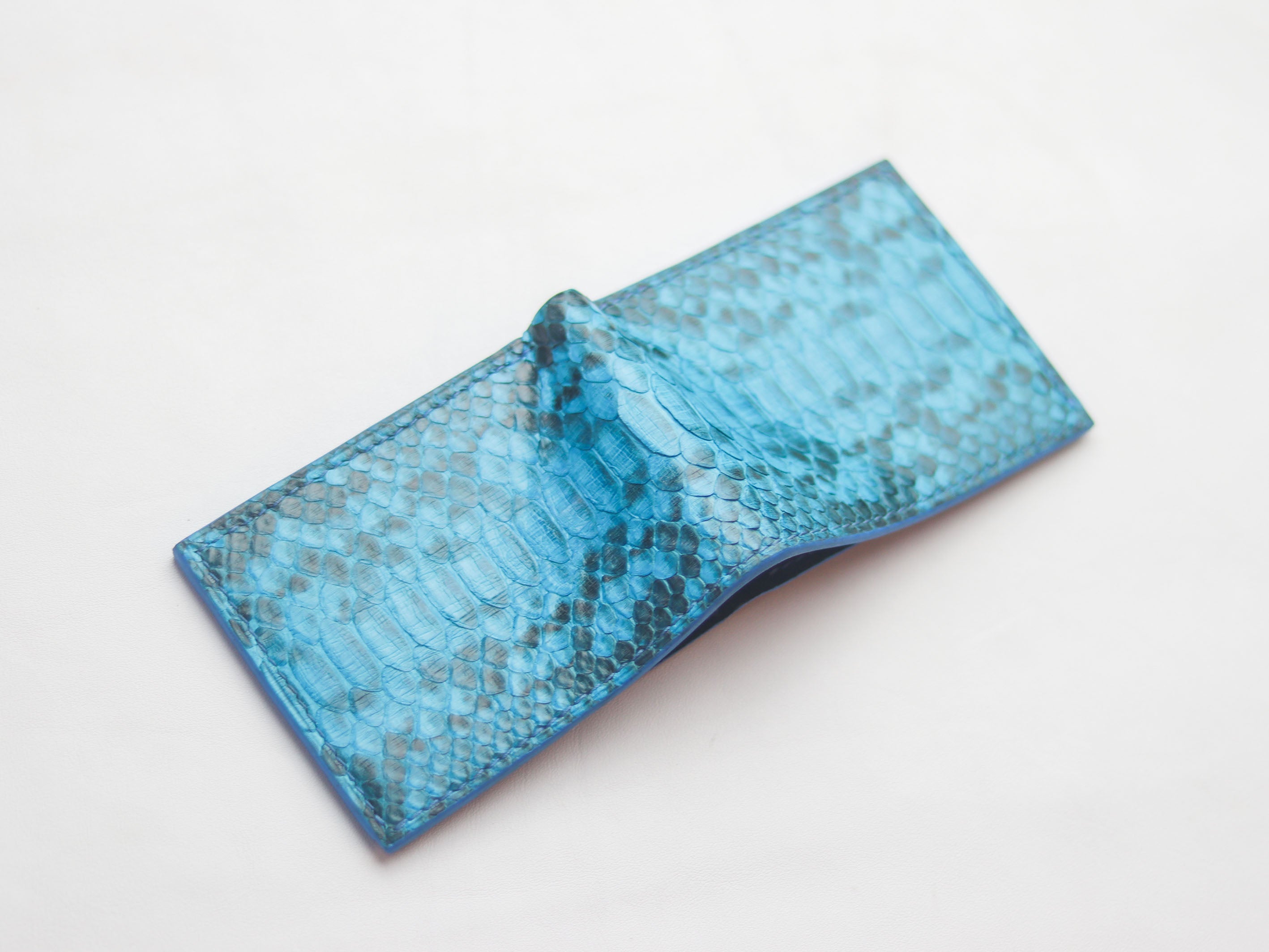 WYNTON - BIFOLD WALLET CERULEAN BLUE PYTHON SKIN