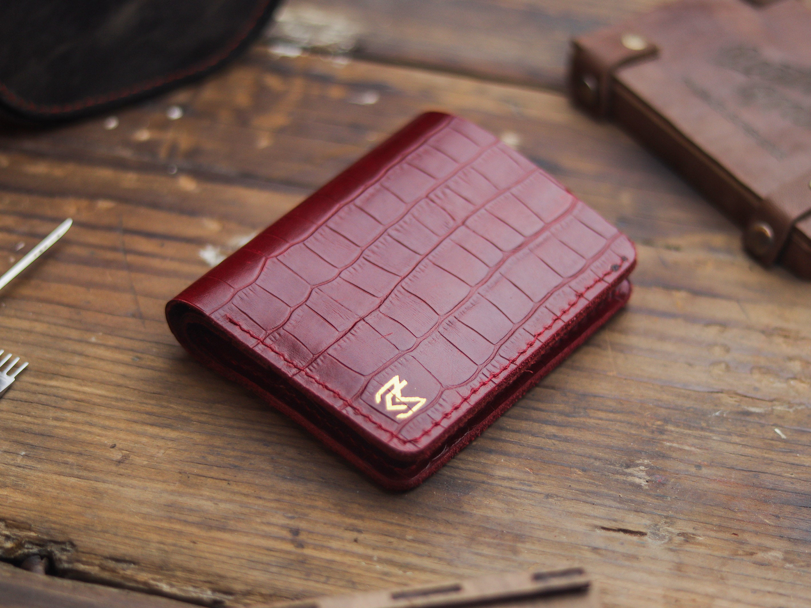 HAMPTON PRO BIFOLD WALLET BURGUNDY CROCO