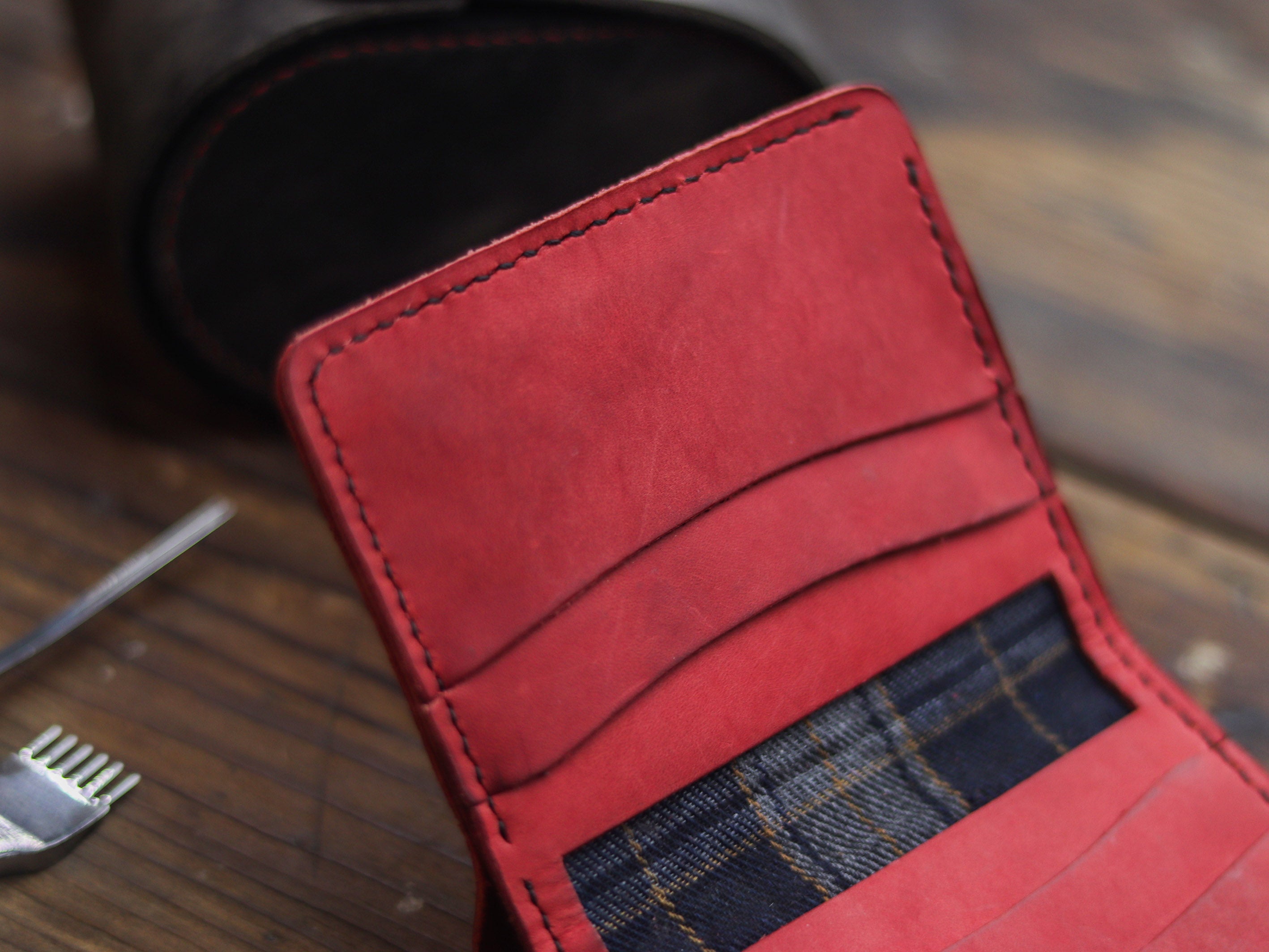 HAMPTON PRO BIFOLD WALLET PRISMETIC RED