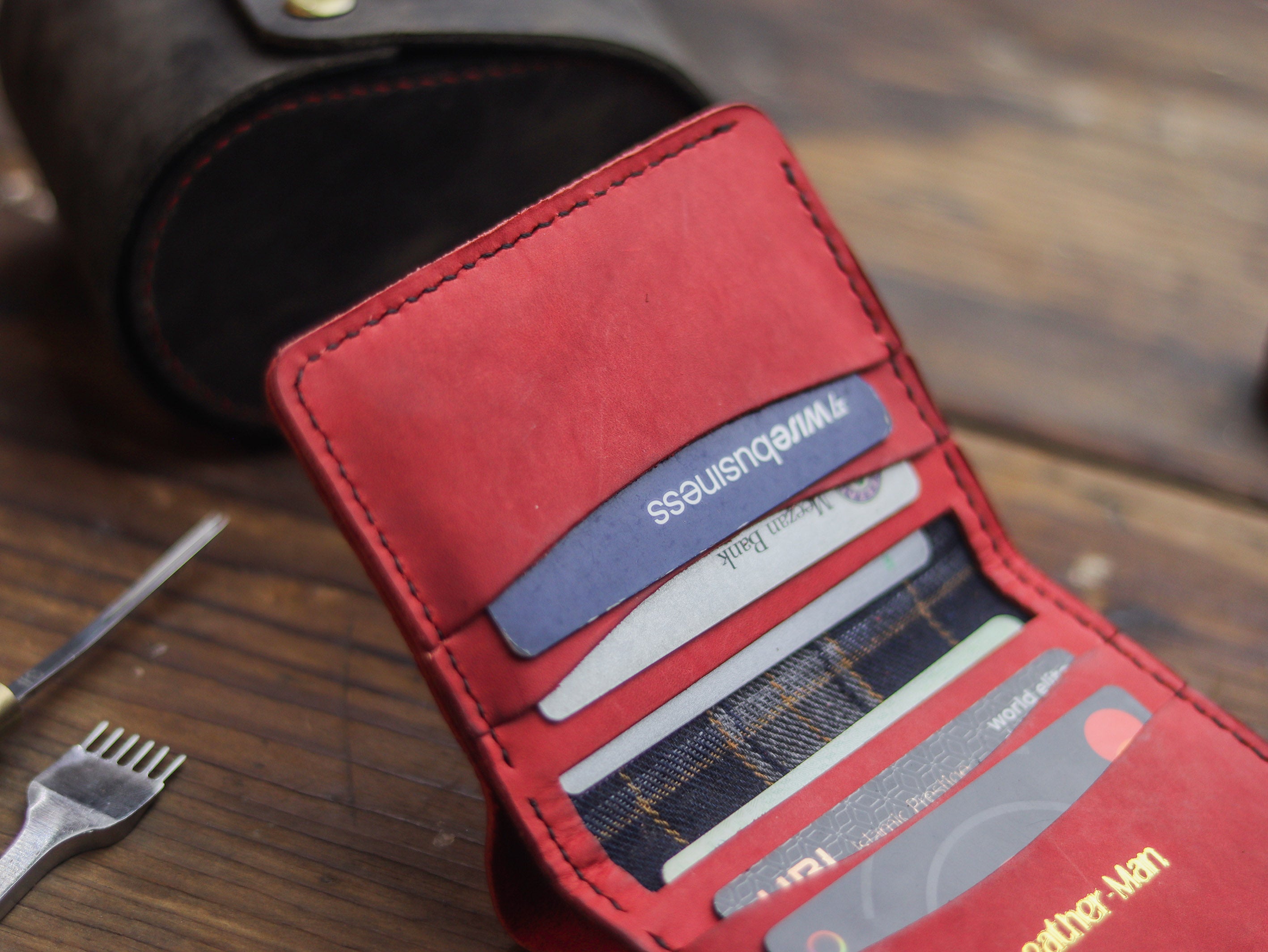 HAMPTON PRO BIFOLD WALLET PRISMETIC RED