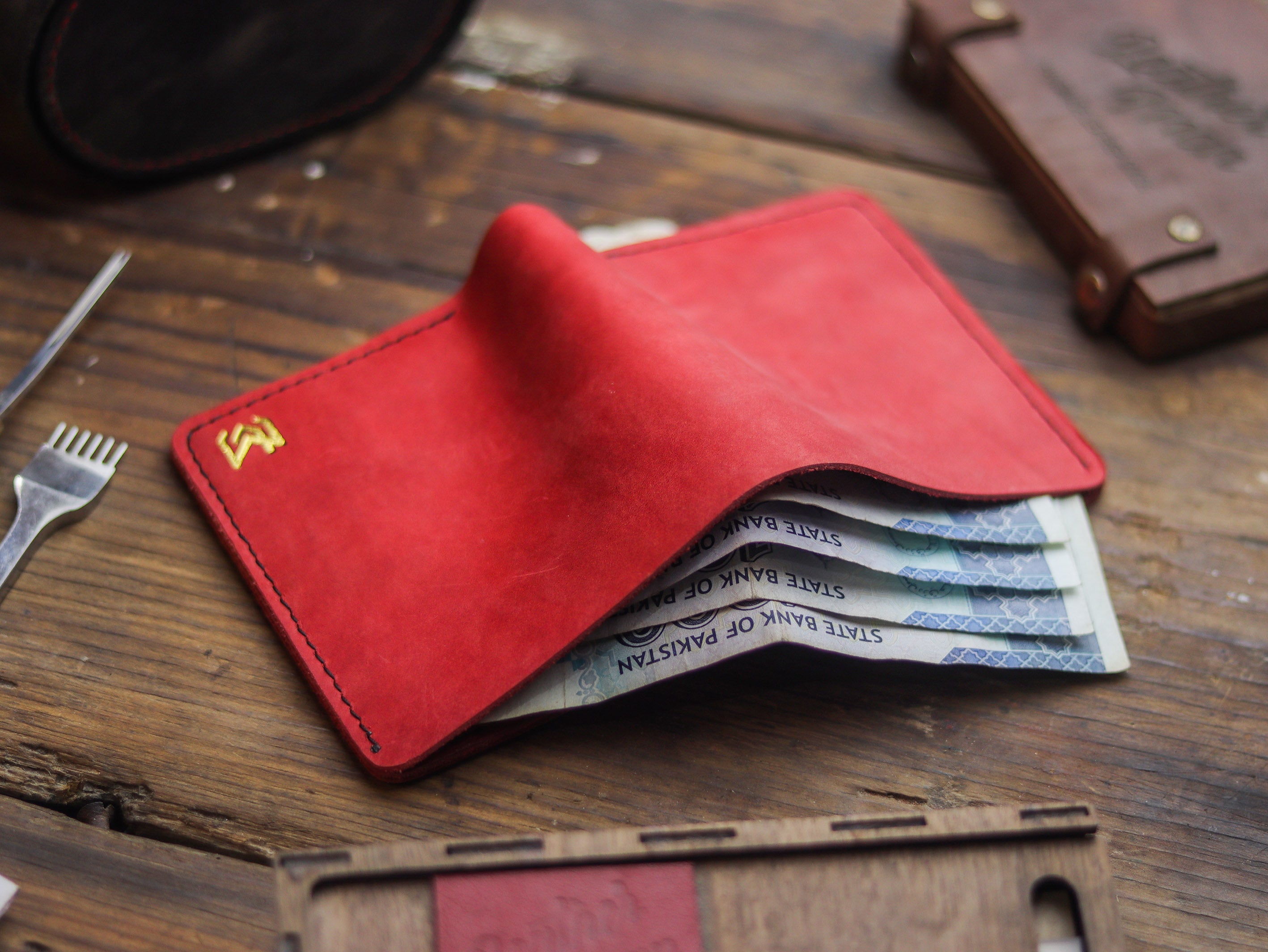 HAMPTON PRO BIFOLD WALLET PRISMETIC RED