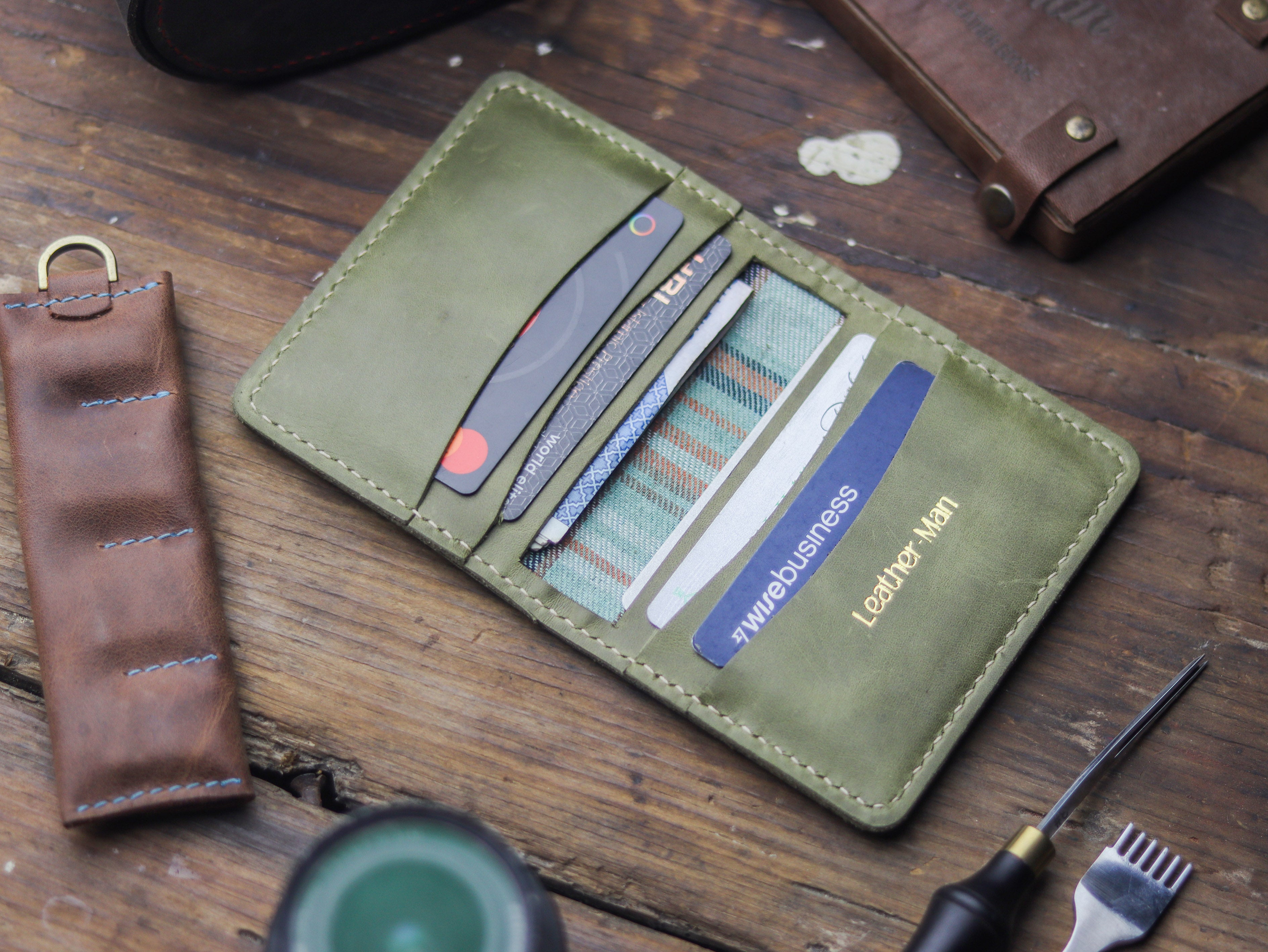 HAMPTON - C BIFOLD CARD HOLDER SEAWEED GREEN