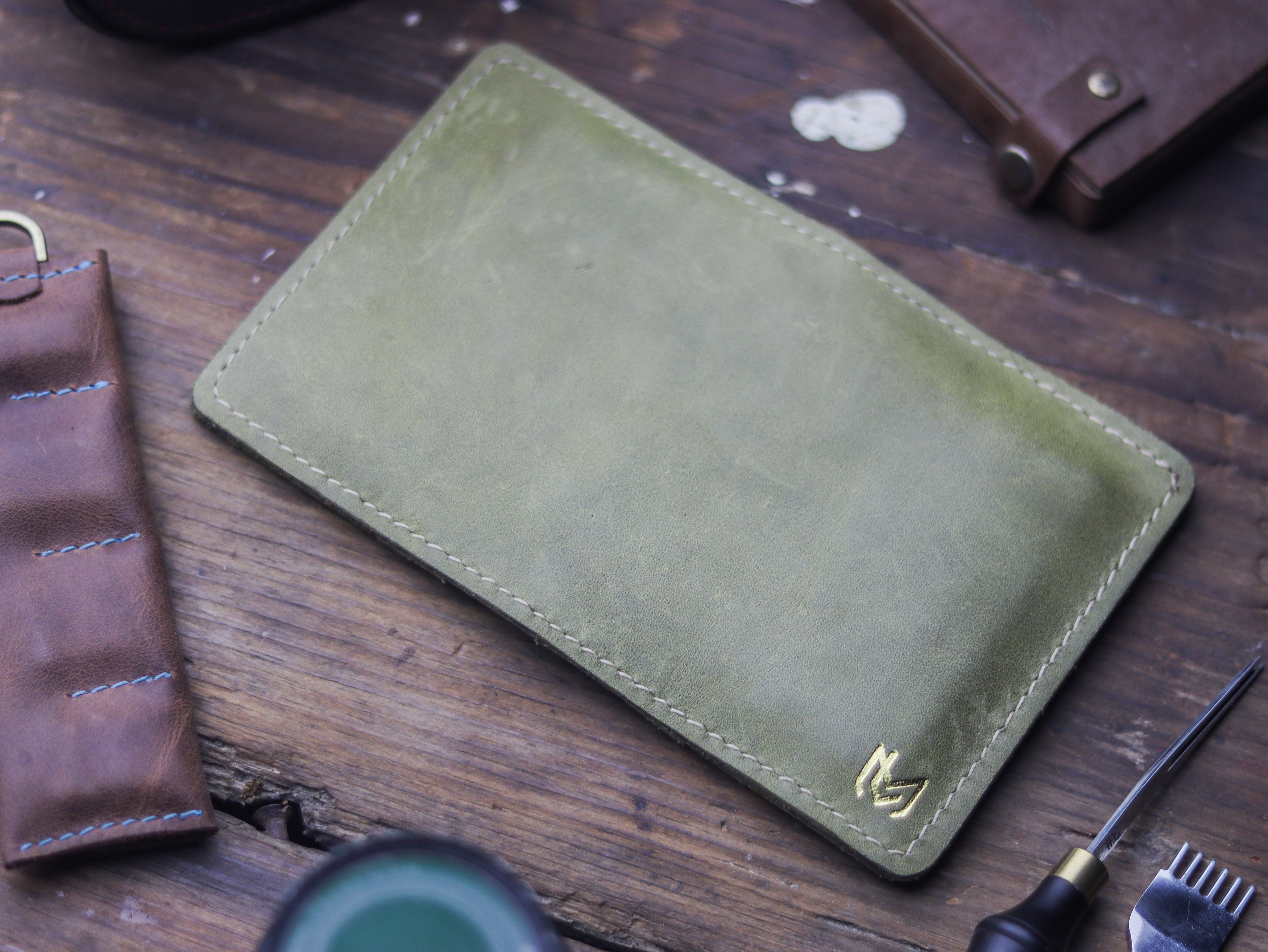 HAMPTON - C BIFOLD CARD HOLDER SEAWEED GREEN