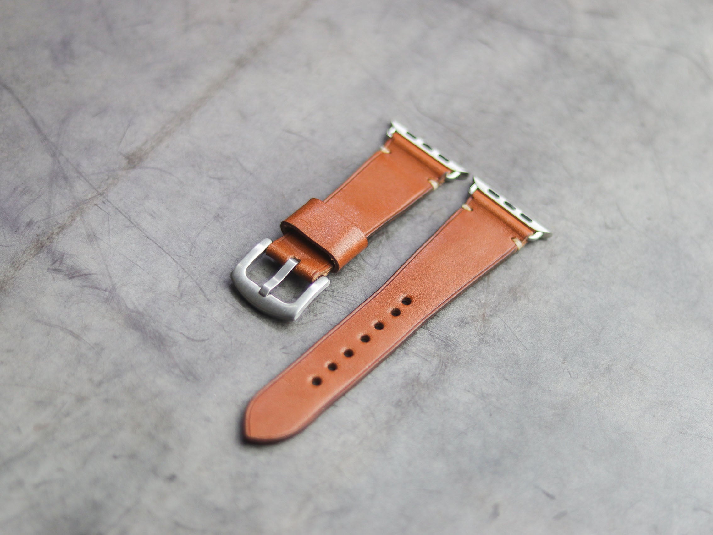 TAN BROWN MINIMAL STITCHED HAND-CRAFTED APPLE WATCH STRAPS