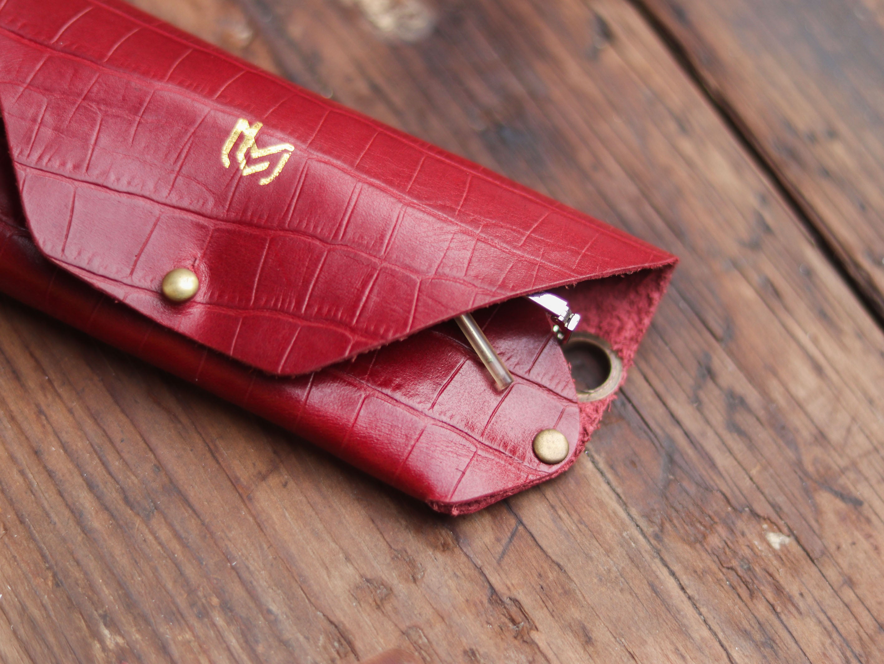 SG-1 SUNGLASSES CASE - BURGUNDY CROCO