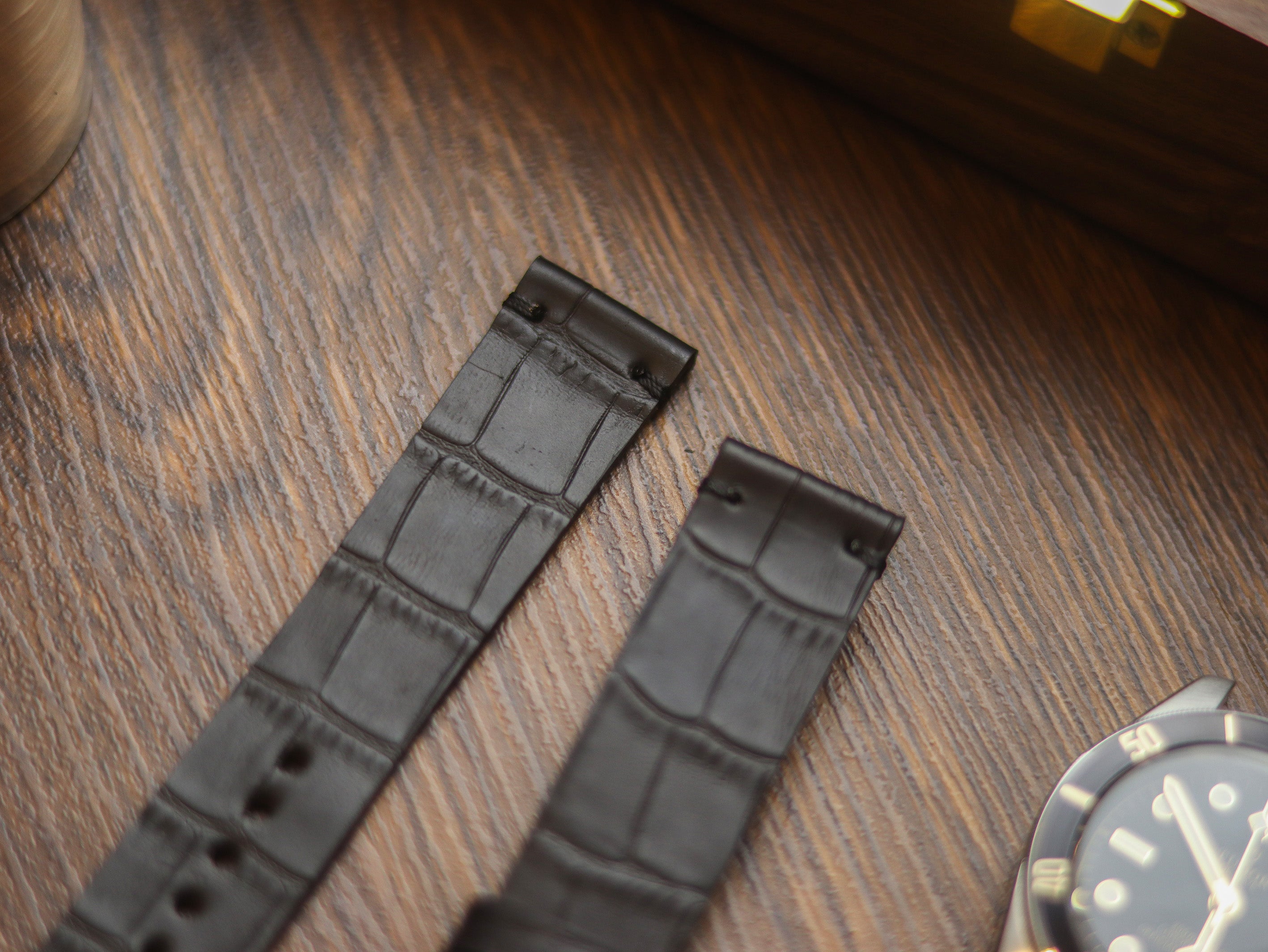 BLACK CROCO HAND-CRAFTED WATCH STRAPS - MINIMAL STITCHED U-TAIL