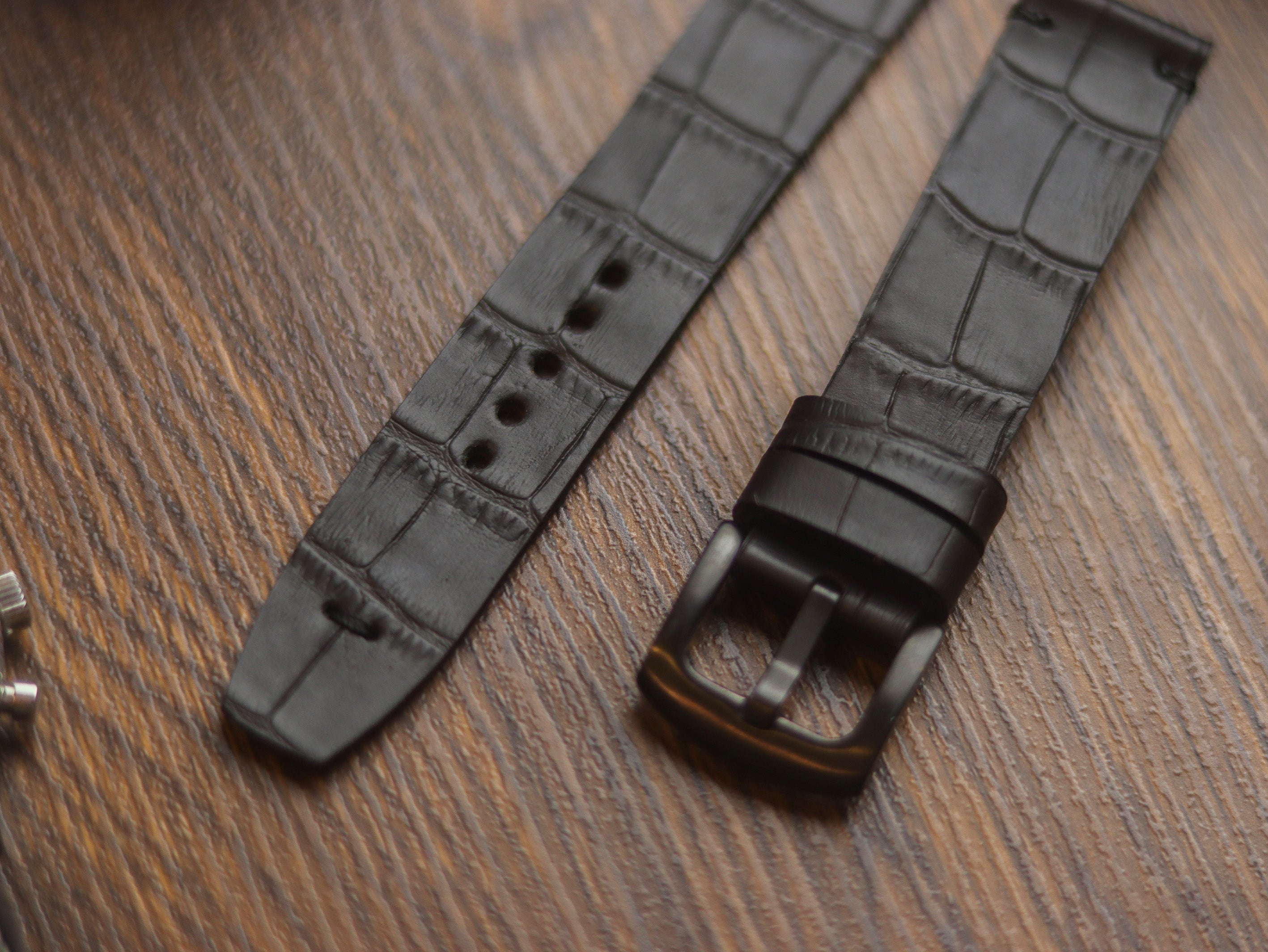 BLACK CROCO HAND-CRAFTED WATCH STRAPS - MINIMAL STITCHED U-TAIL