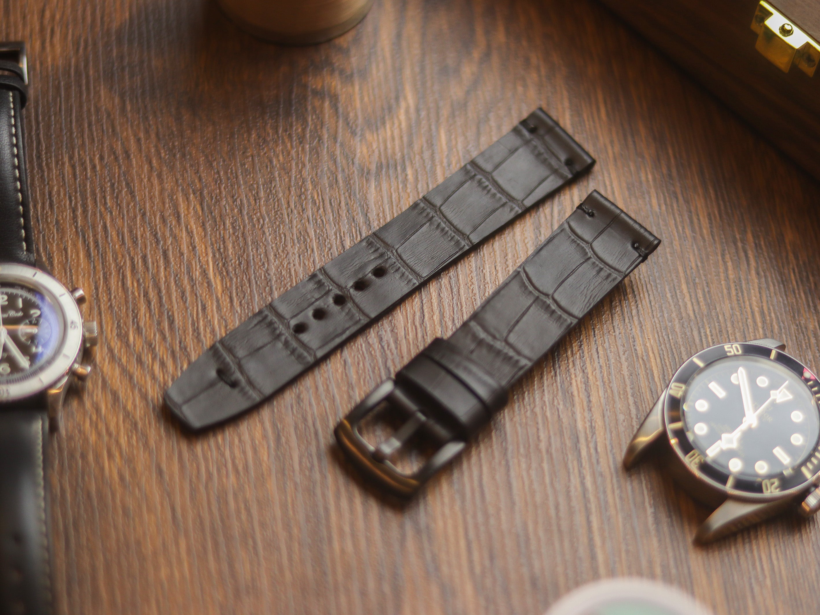 BLACK CROCO HAND-CRAFTED WATCH STRAPS - MINIMAL STITCHED U-TAIL