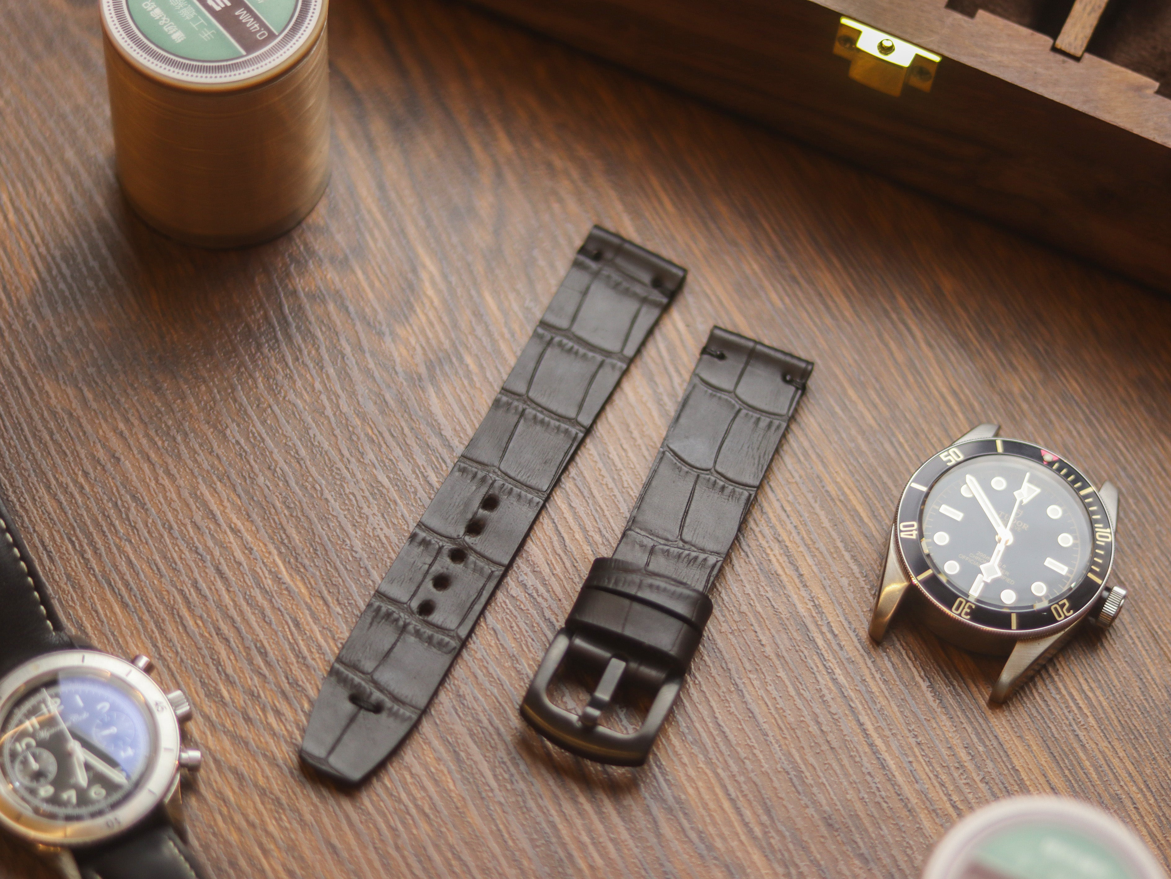 BLACK CROCO HAND-CRAFTED WATCH STRAPS - MINIMAL STITCHED U-TAIL