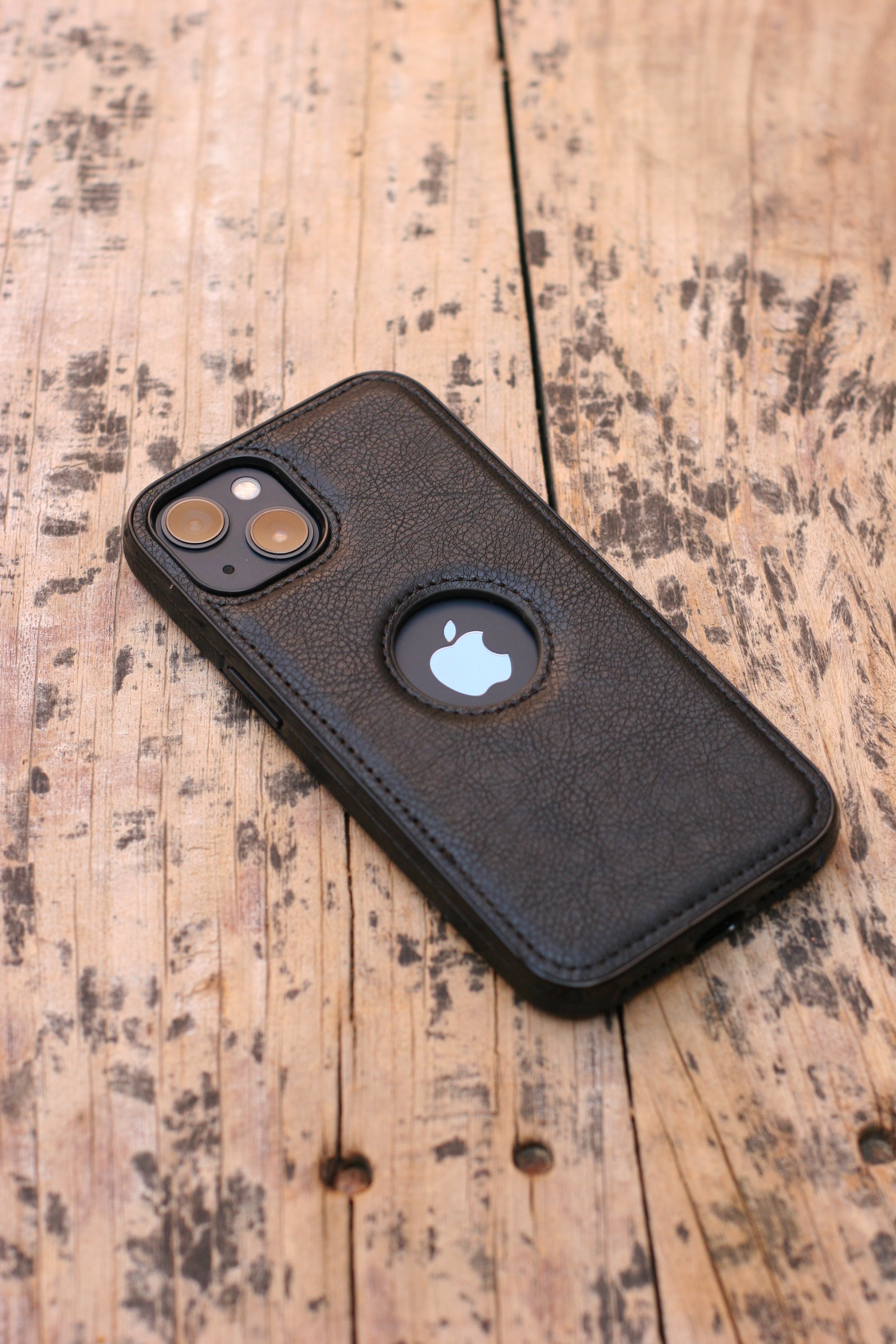 BLACK LEATHER PHONE CASE.