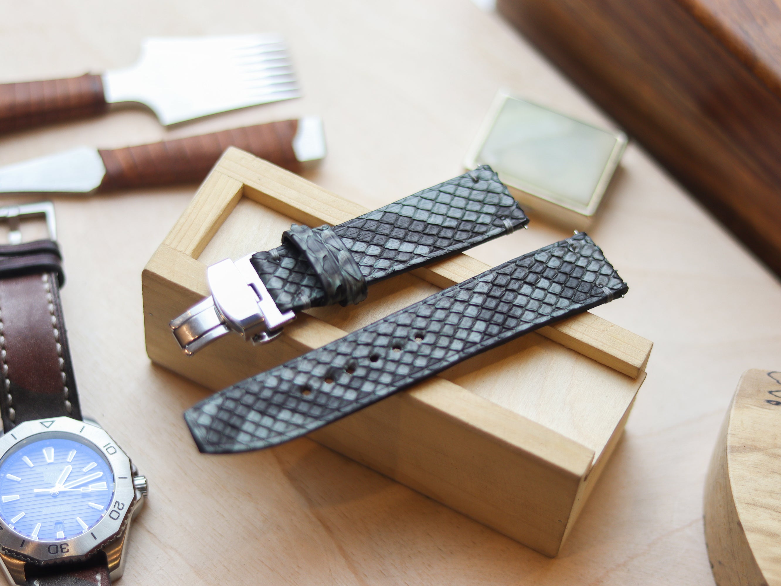 PYTHON SKIN WATCH STRAPS WITH BUTTERFLY CLASP - IRIDIUM GREY