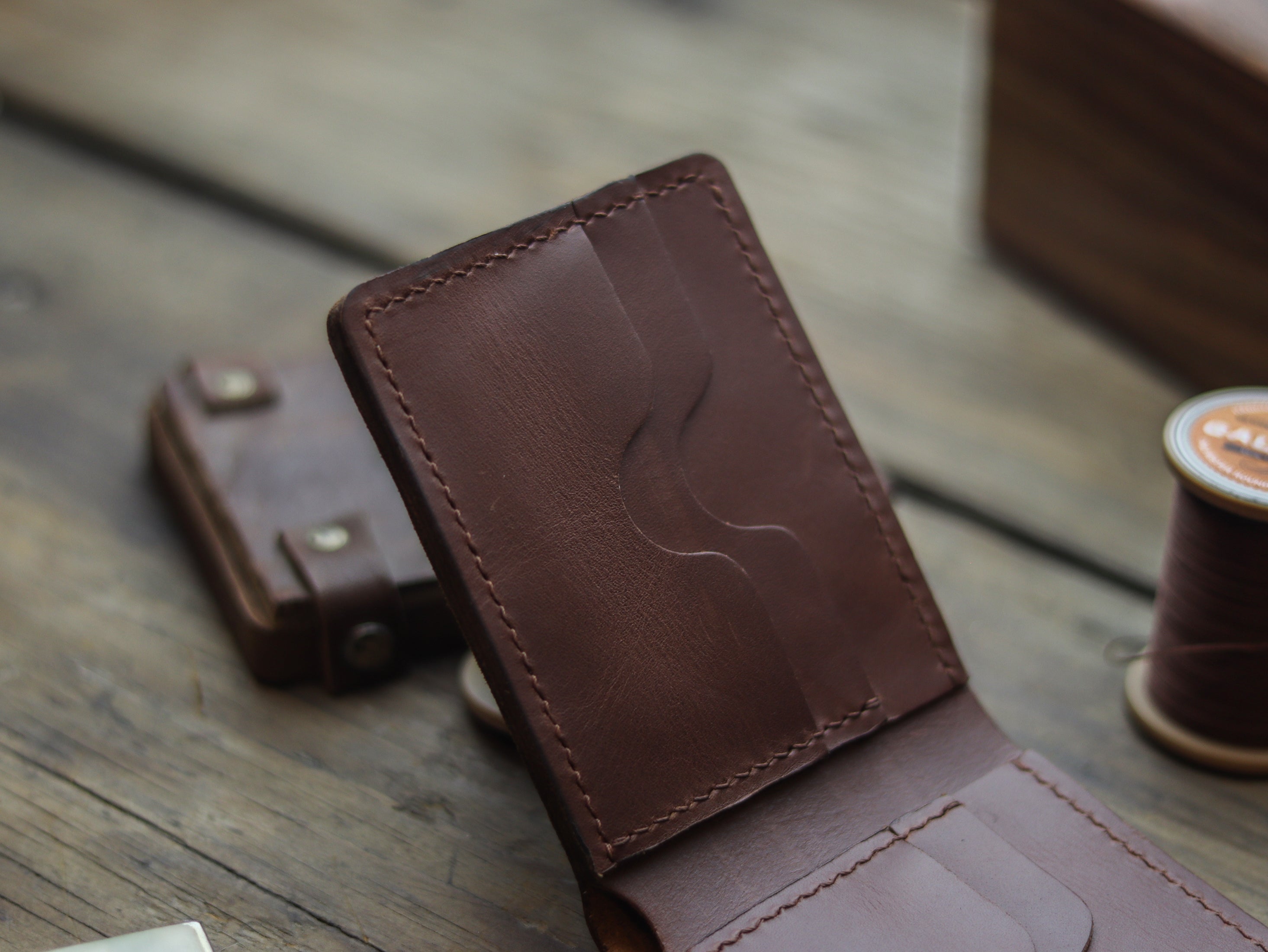 CAMBRIDGE - CHESTNUT BROWN (ENGRAVED)