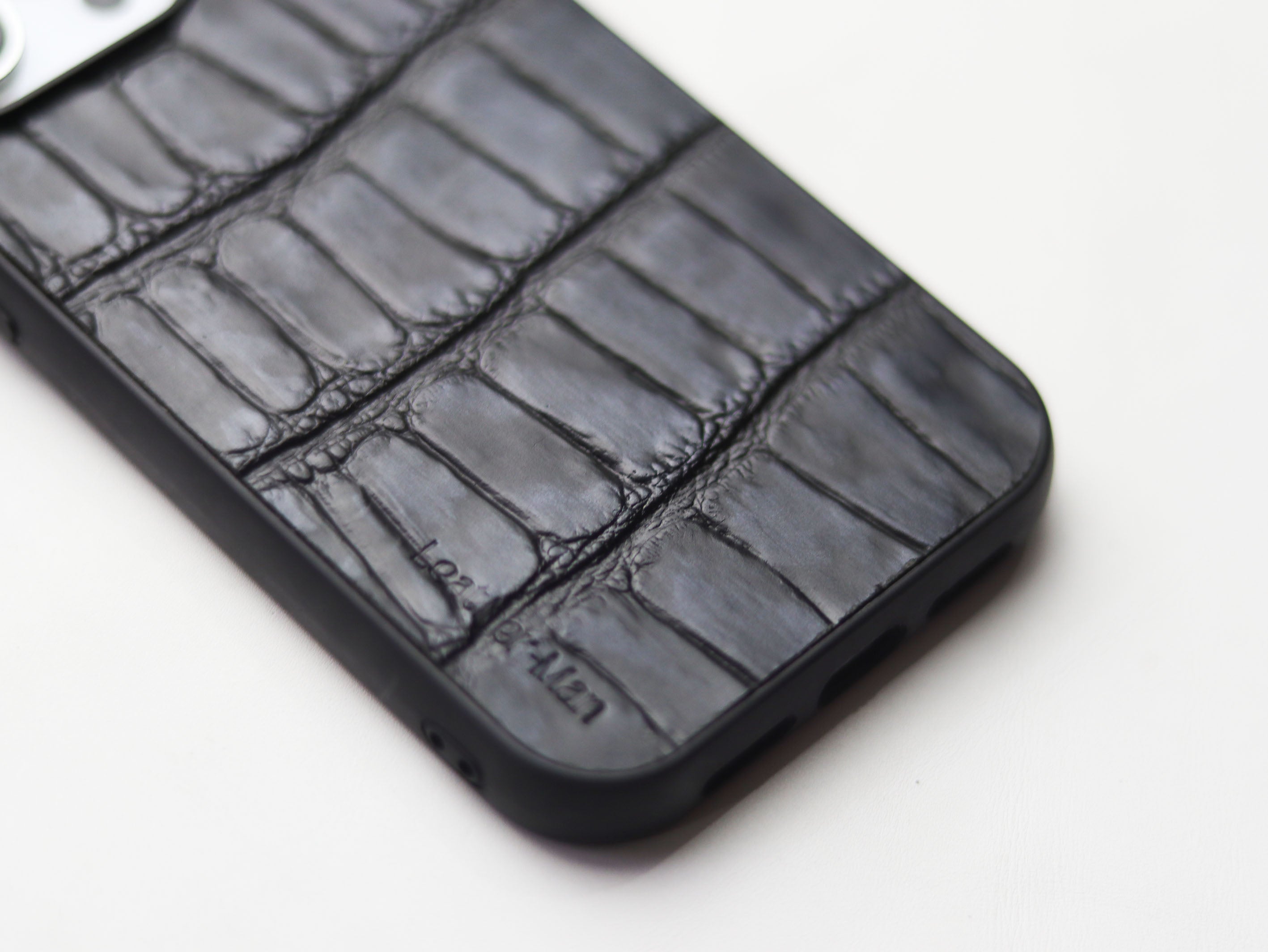 BLACK CROCO LEATHER (LARGE SCALE) - CLASSIC PHONE CASE