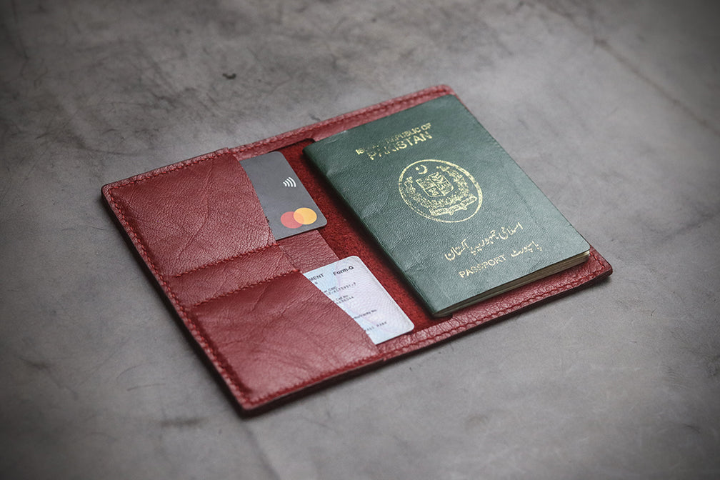 "WANDER W1" PASSPORT CASE RED