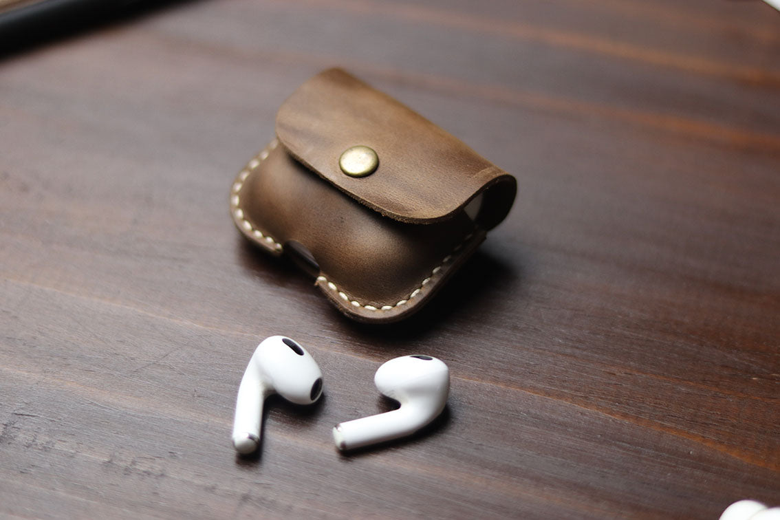 RUSTY BROWN AIRPODS CASE