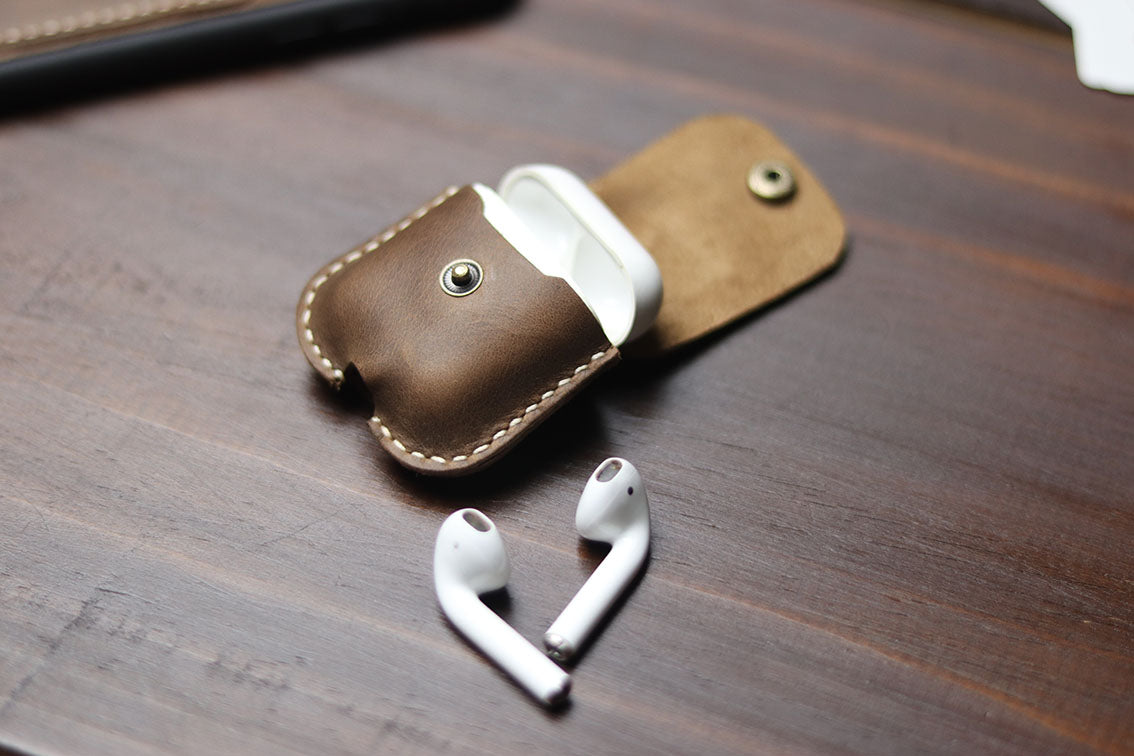 RUSTY BROWN AIRPODS CASE