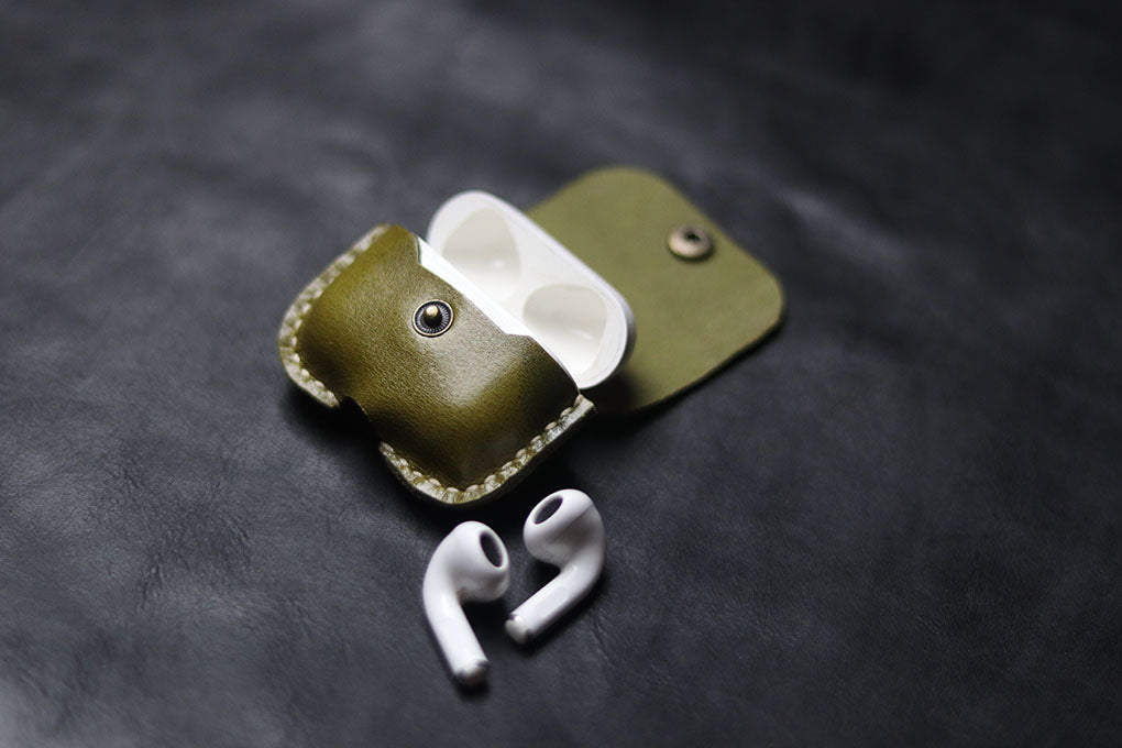 OLIVE GREEN AIRPODS CASE