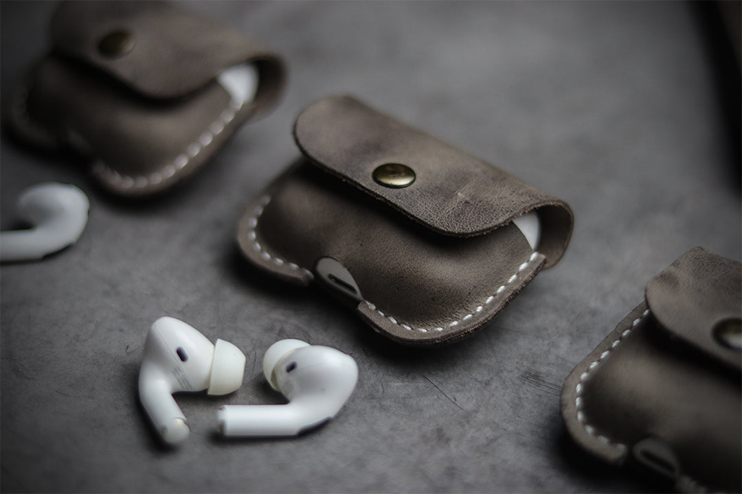 CHARCOAL GREY AIRPODS CASE