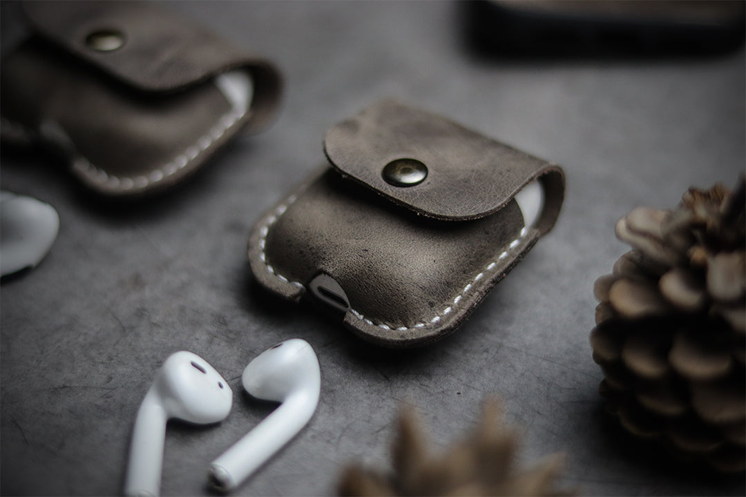 CHARCOAL GREY AIRPODS CASE